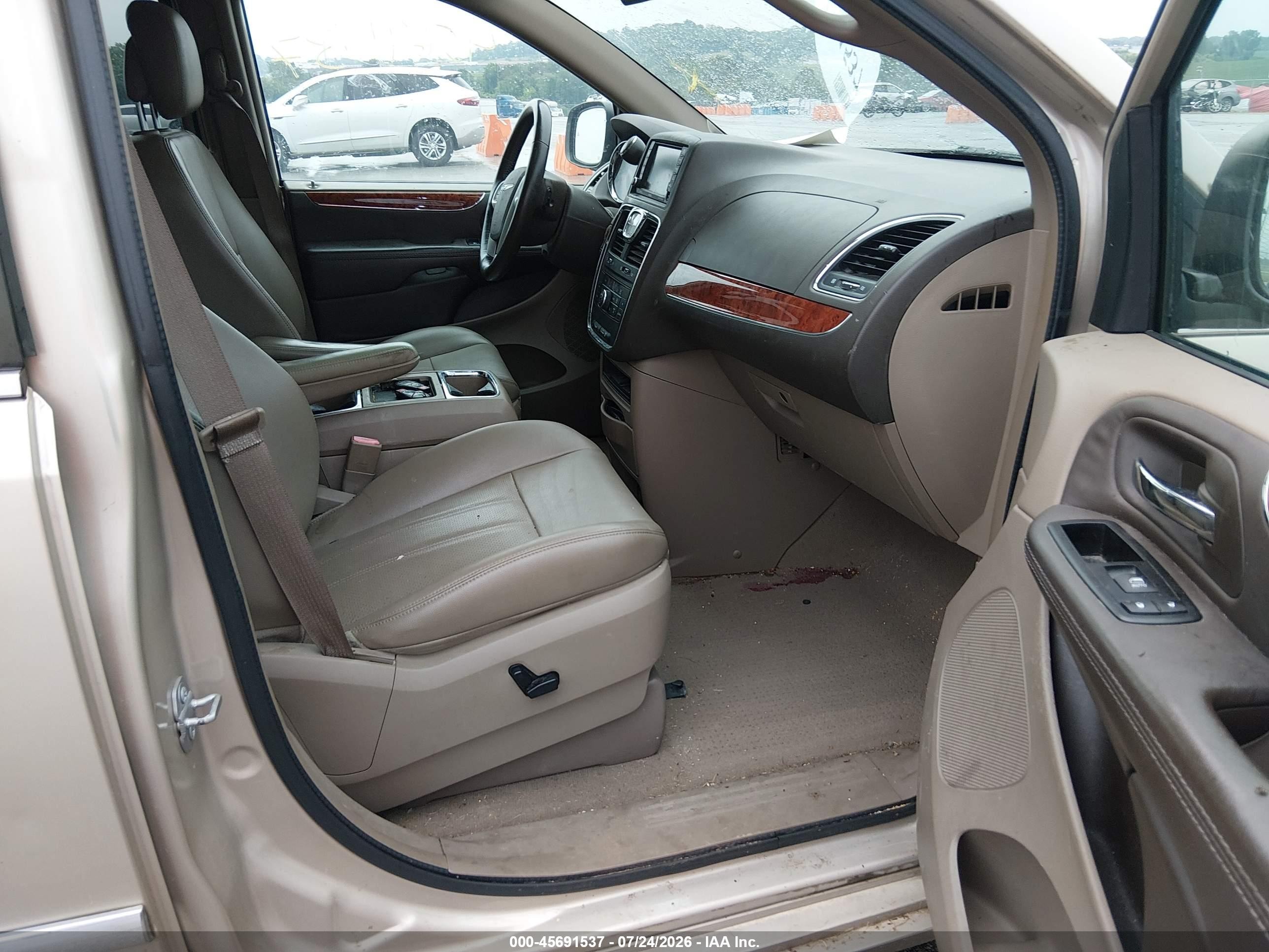 2015 Chrysler Town & Country Touring-l Gold vin: 2C4RC1CG5FR572452