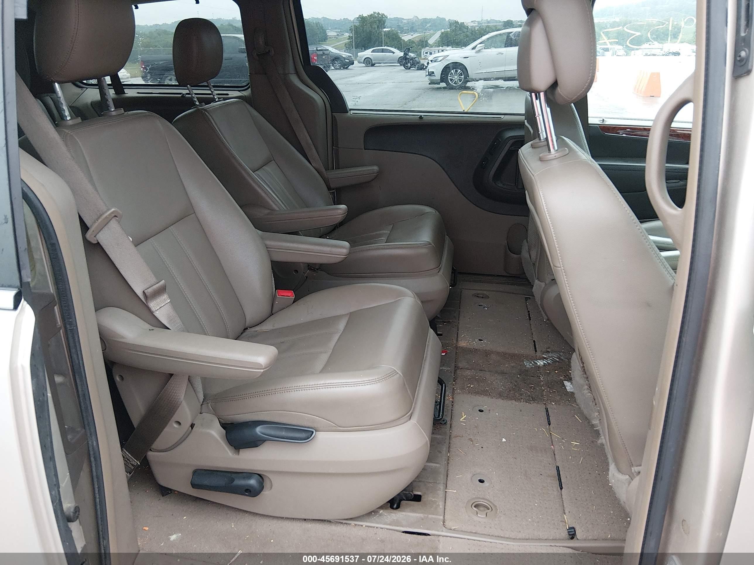 2015 Chrysler Town & Country Touring-l Gold vin: 2C4RC1CG5FR572452
