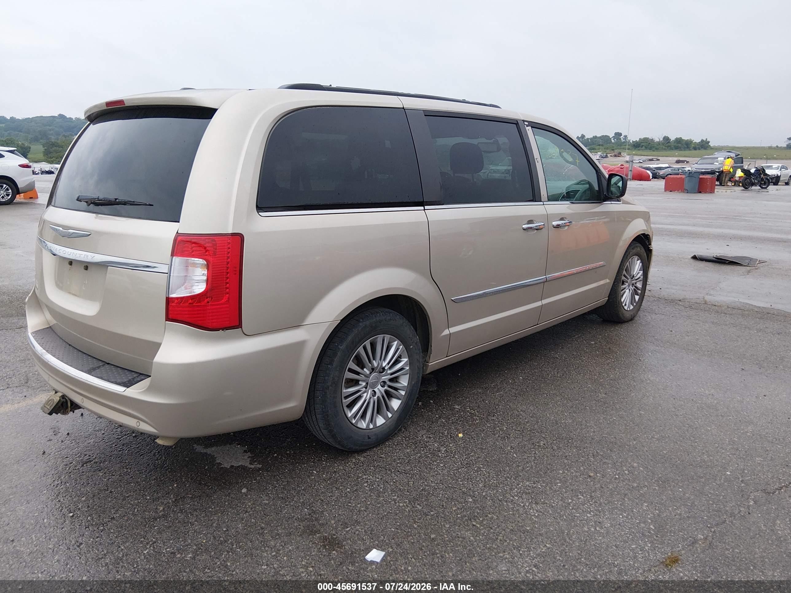 2015 Chrysler Town & Country Touring-l Gold vin: 2C4RC1CG5FR572452