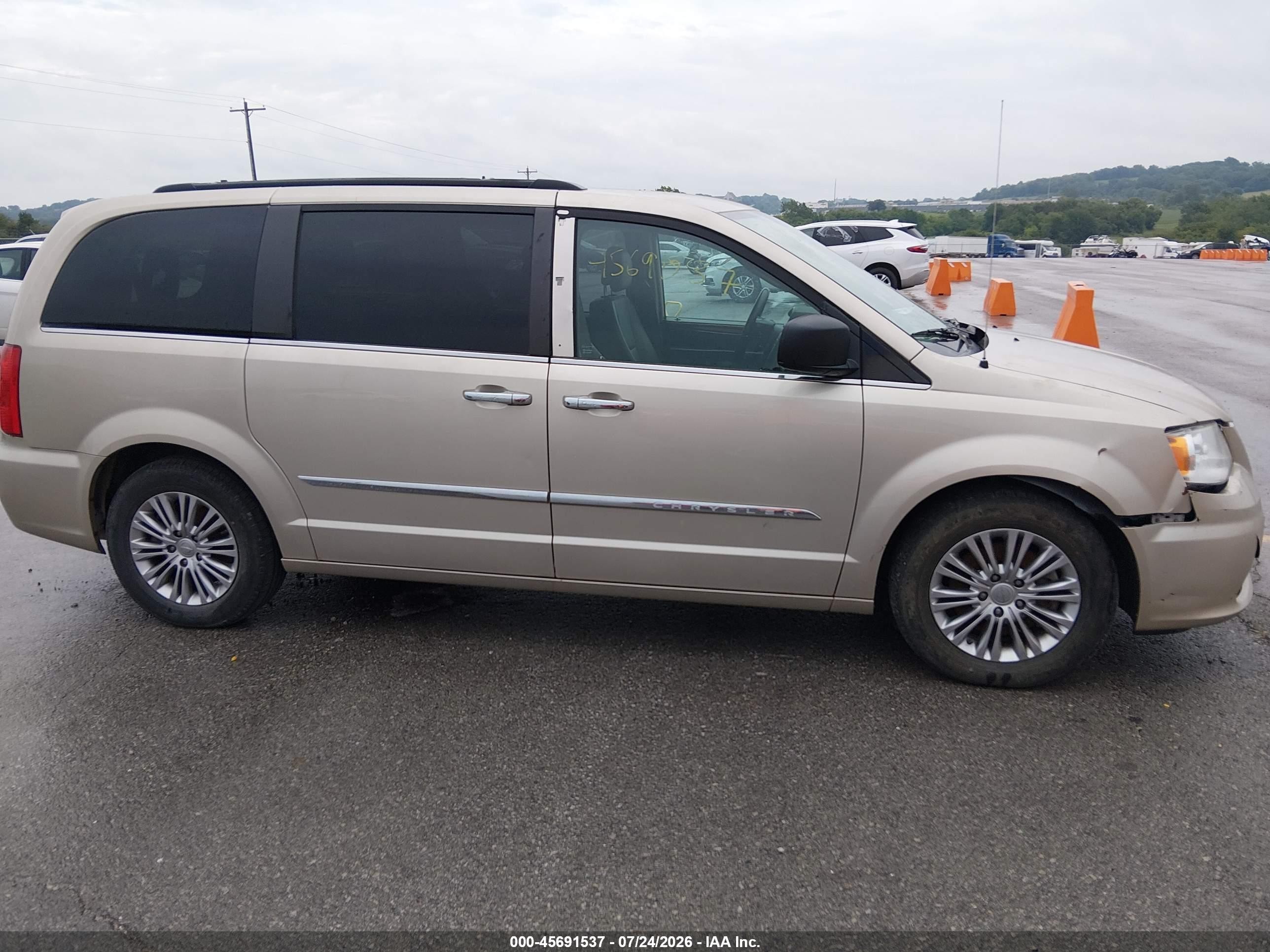 2015 Chrysler Town & Country Touring-l Gold vin: 2C4RC1CG5FR572452