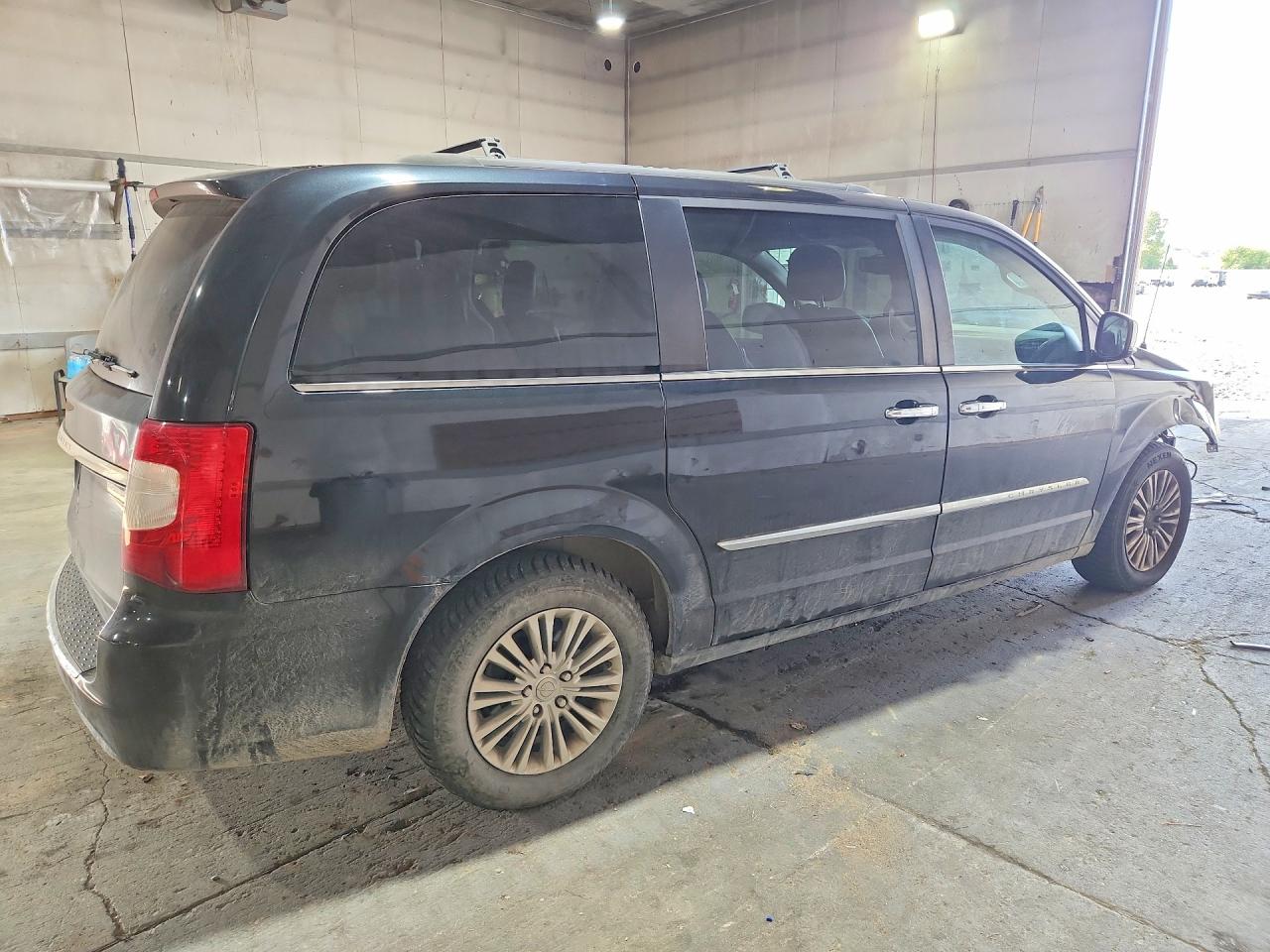 2015 Chrysler Town & Country Touring L Black vin: 2C4RC1CG5FR697306