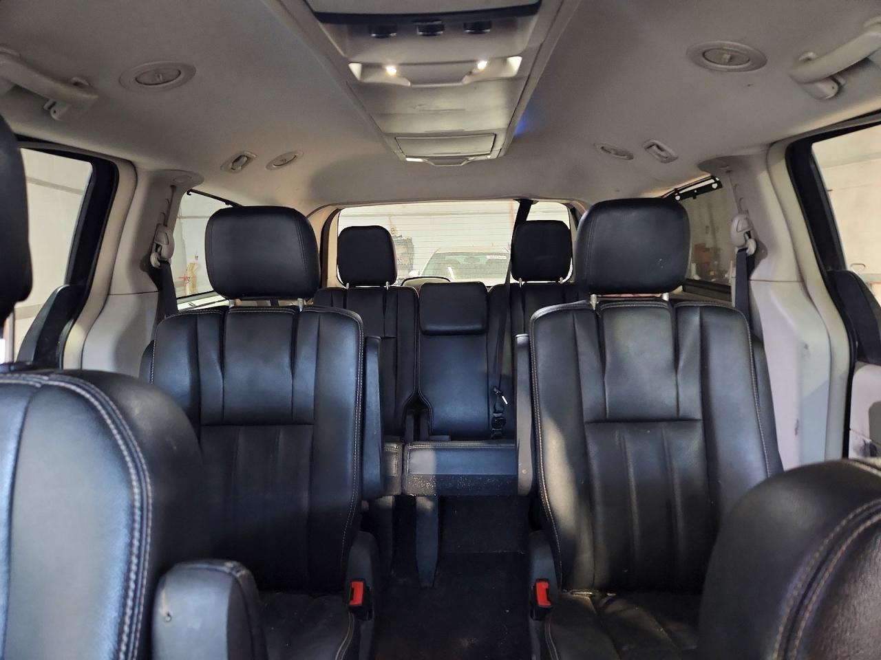 2015 Chrysler Town & Country Touring L Black vin: 2C4RC1CG5FR697306