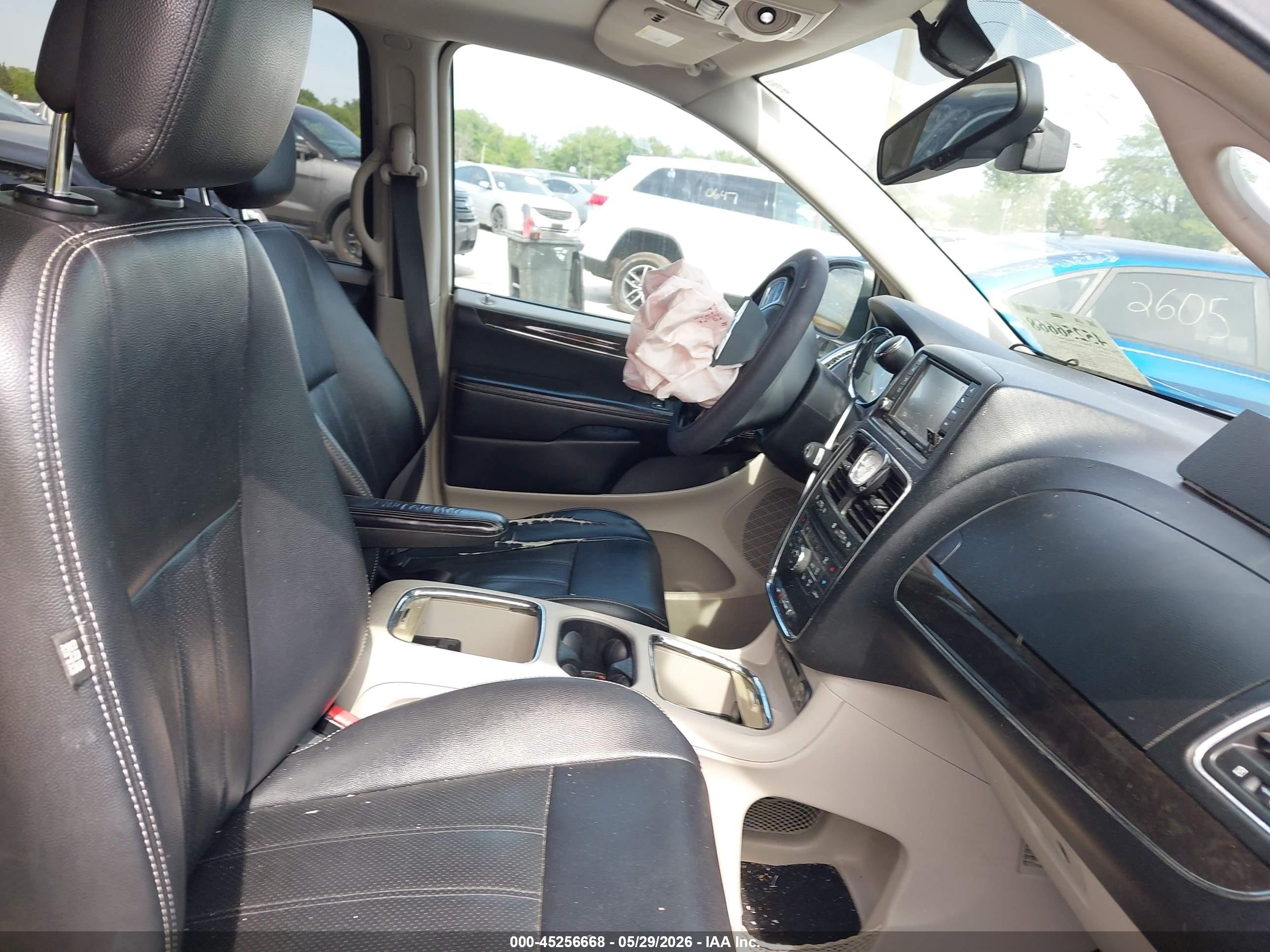 2012 Chrysler Town & Country Touring-l White vin: 2C4RC1CG6CR270910