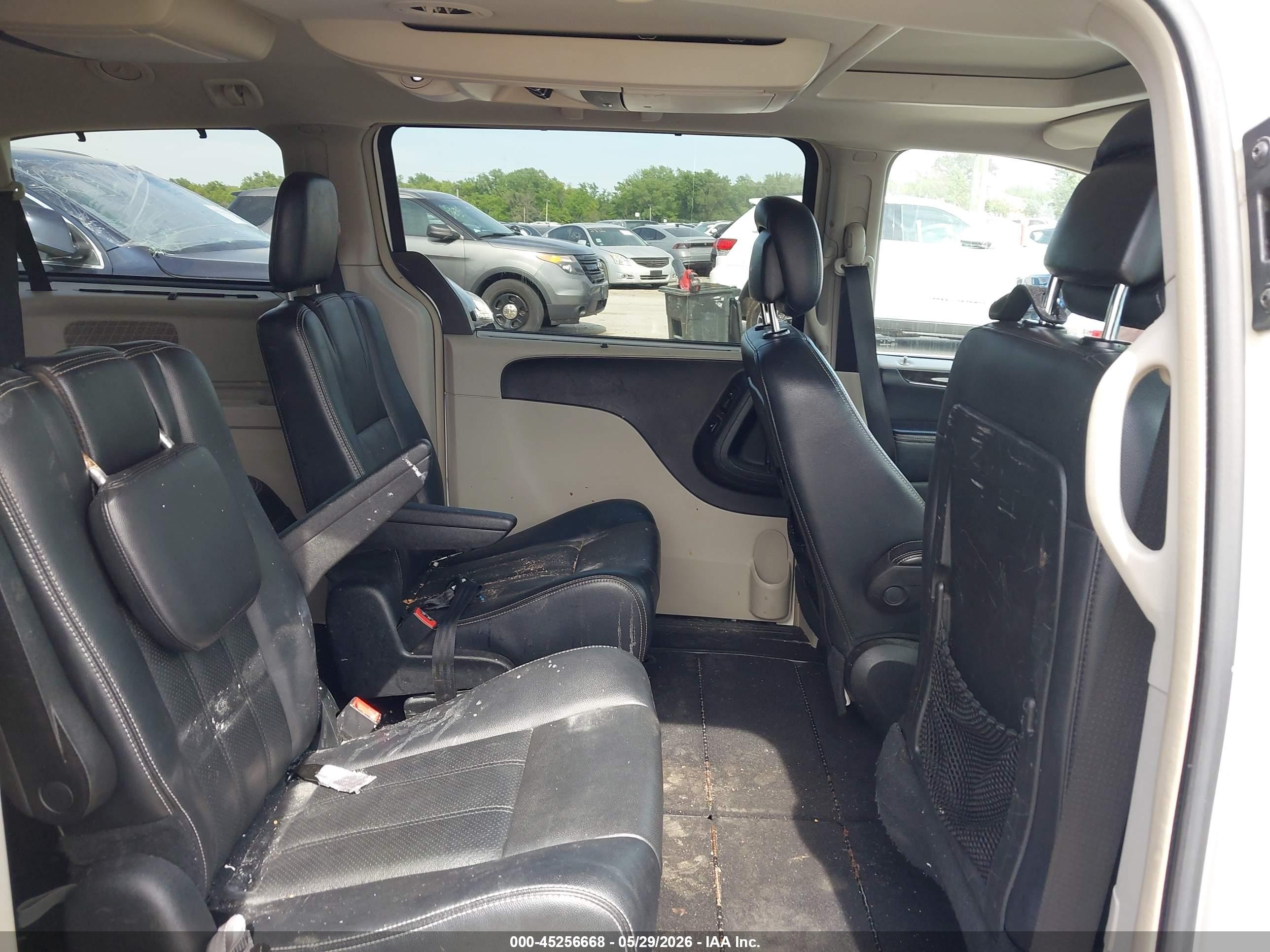 2012 Chrysler Town & Country Touring-l White vin: 2C4RC1CG6CR270910