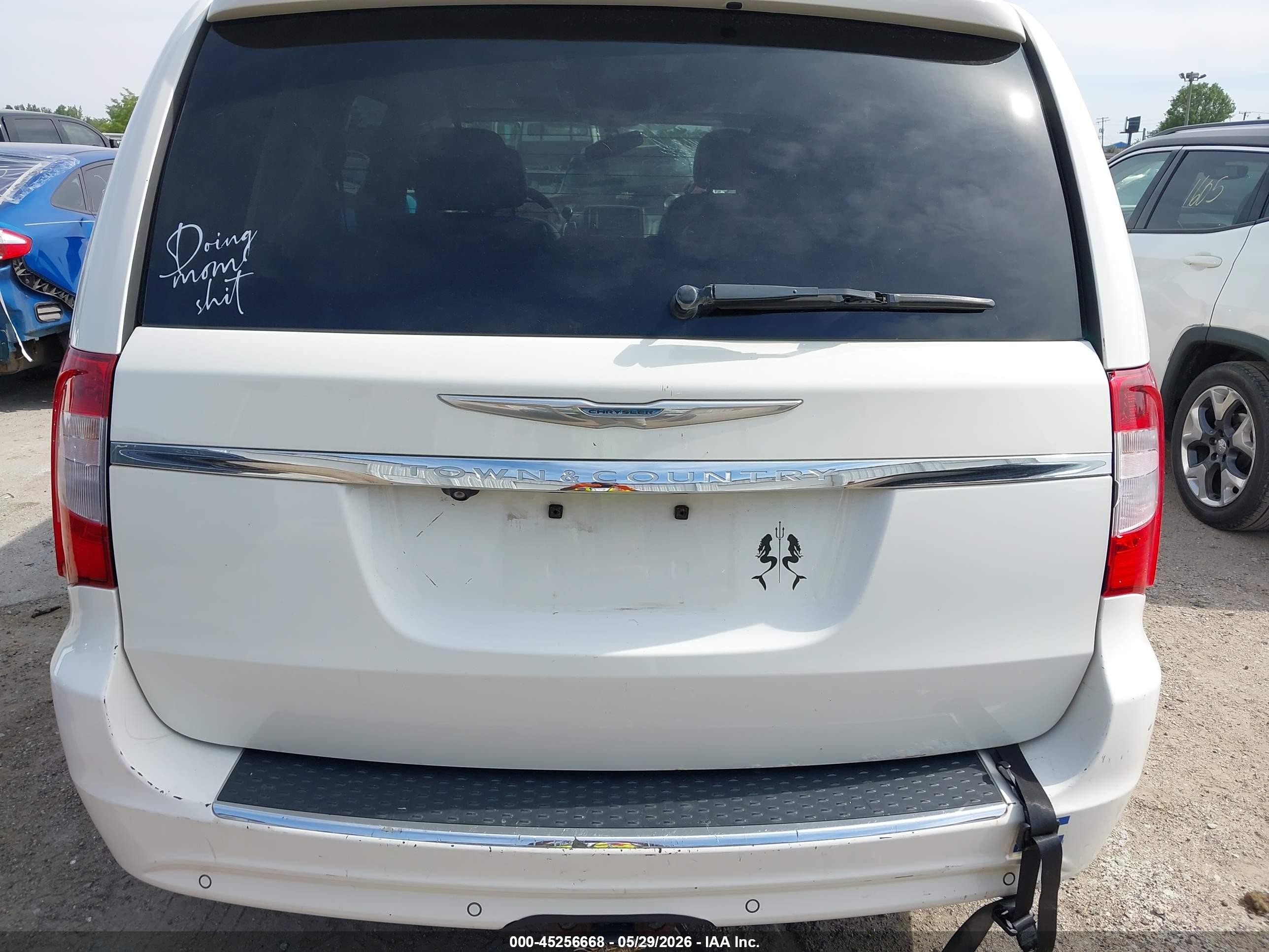 2012 Chrysler Town & Country Touring-l White vin: 2C4RC1CG6CR270910