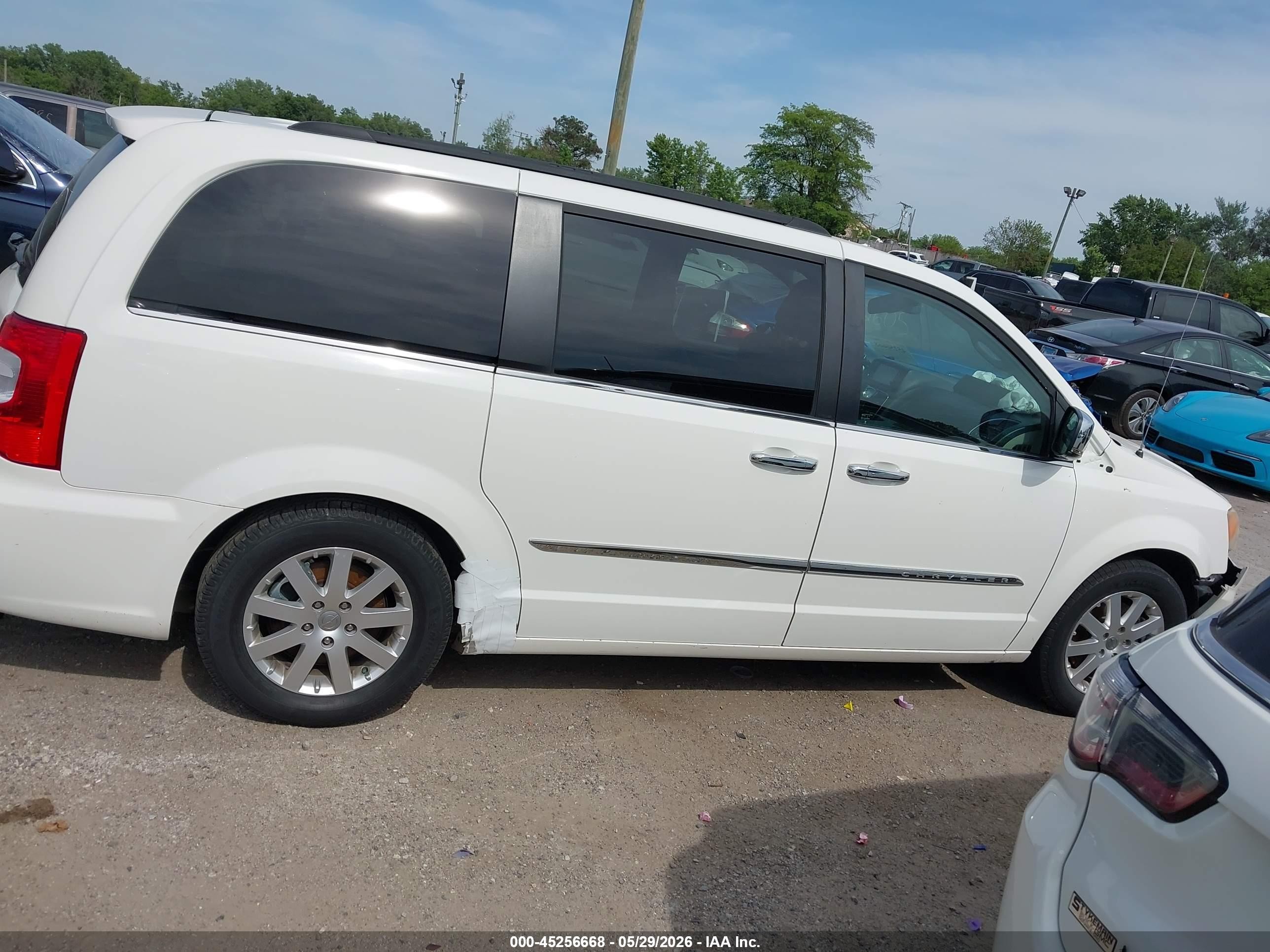 2012 Chrysler Town & Country Touring-l White vin: 2C4RC1CG6CR270910
