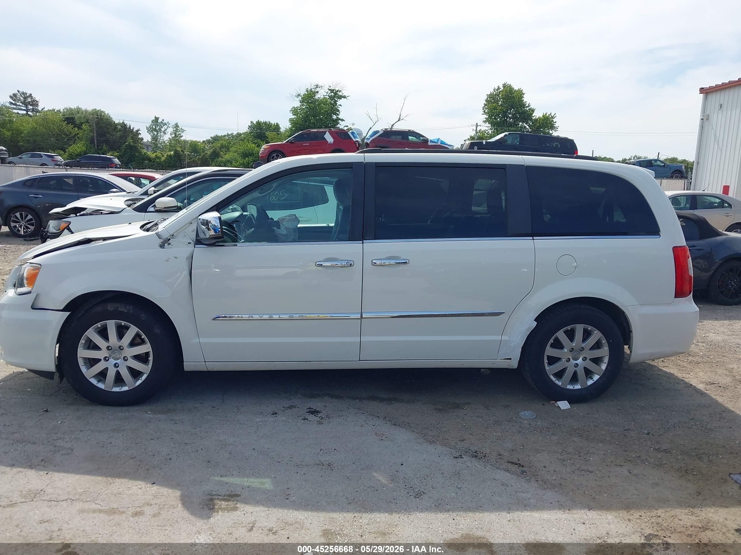 2012 Chrysler Town & Country Touring-l White vin: 2C4RC1CG6CR270910