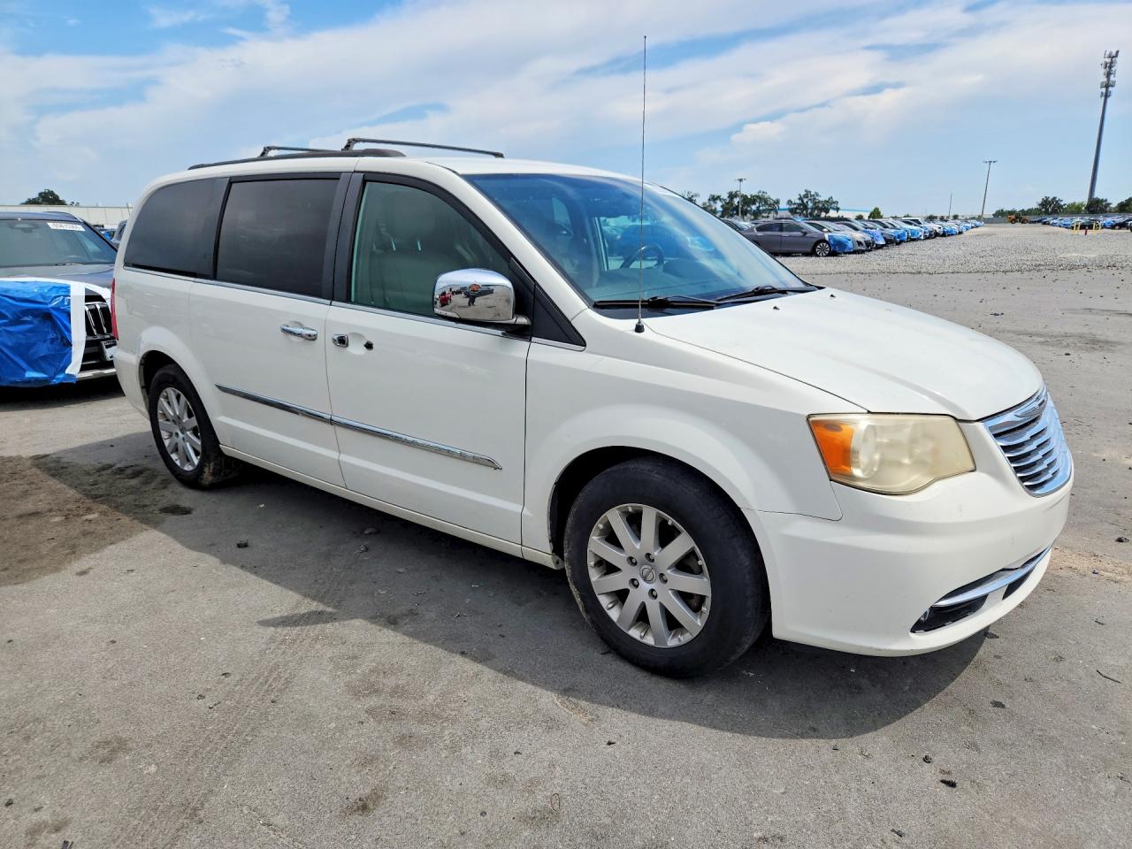 2012 Chrysler Town & Country Touring L White vin: 2C4RC1CG6CR415976
