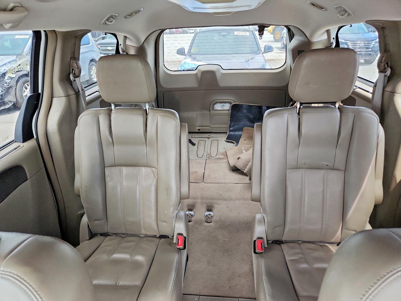 2012 Chrysler Town & Country Touring L White vin: 2C4RC1CG6CR415976