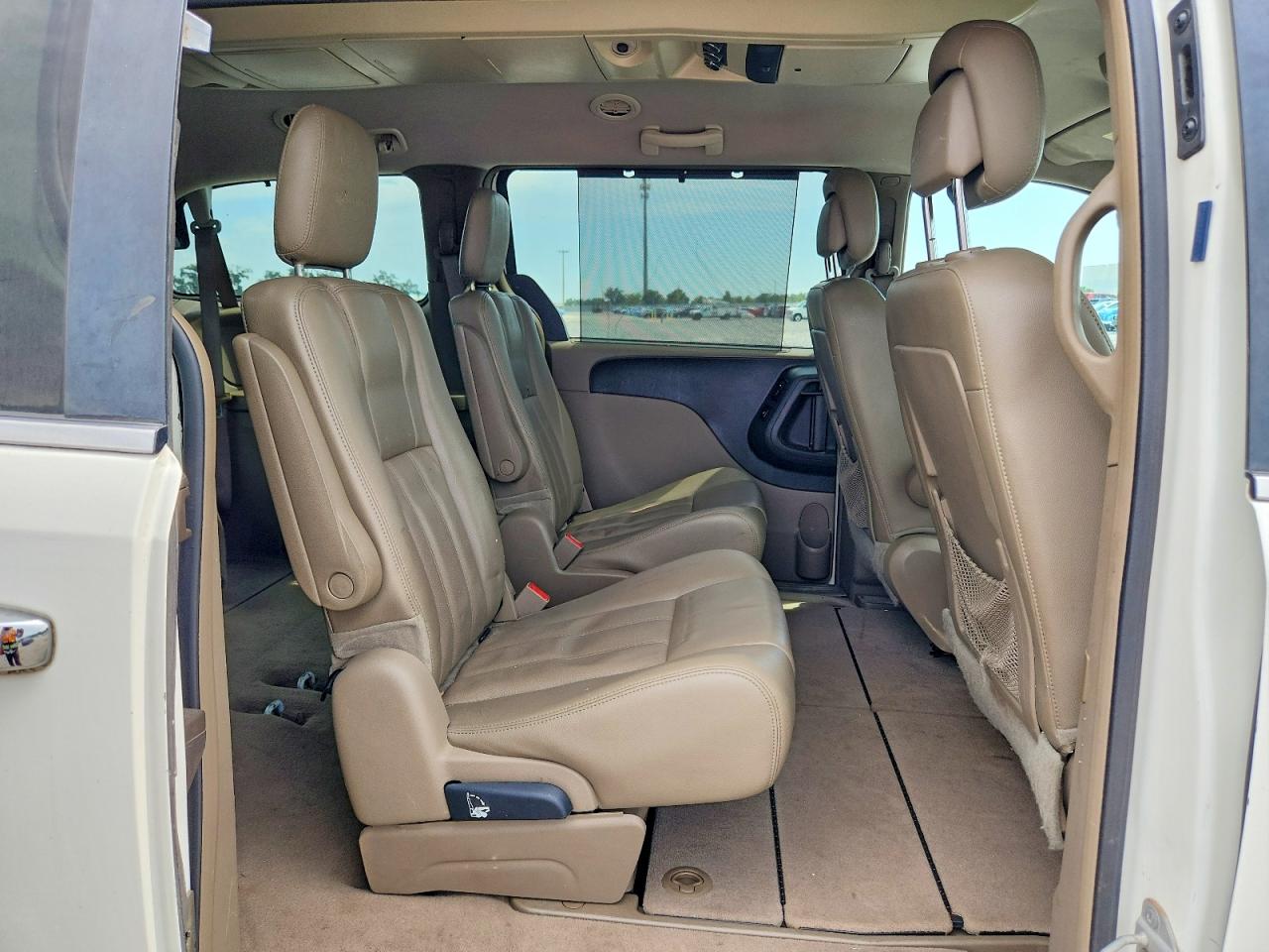 2012 Chrysler Town & Country Touring L White vin: 2C4RC1CG6CR415976