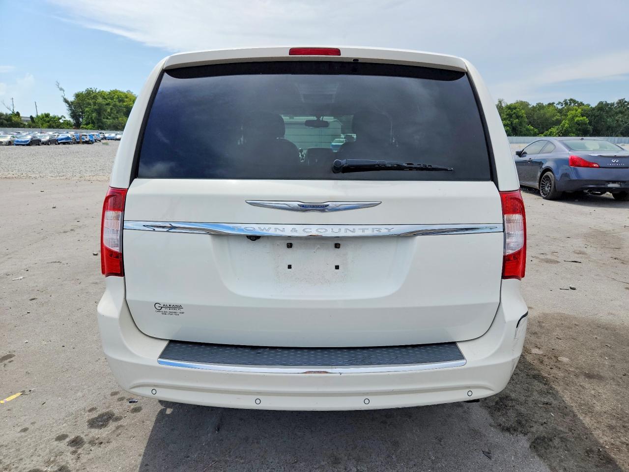 2012 Chrysler Town & Country Touring L White vin: 2C4RC1CG6CR415976