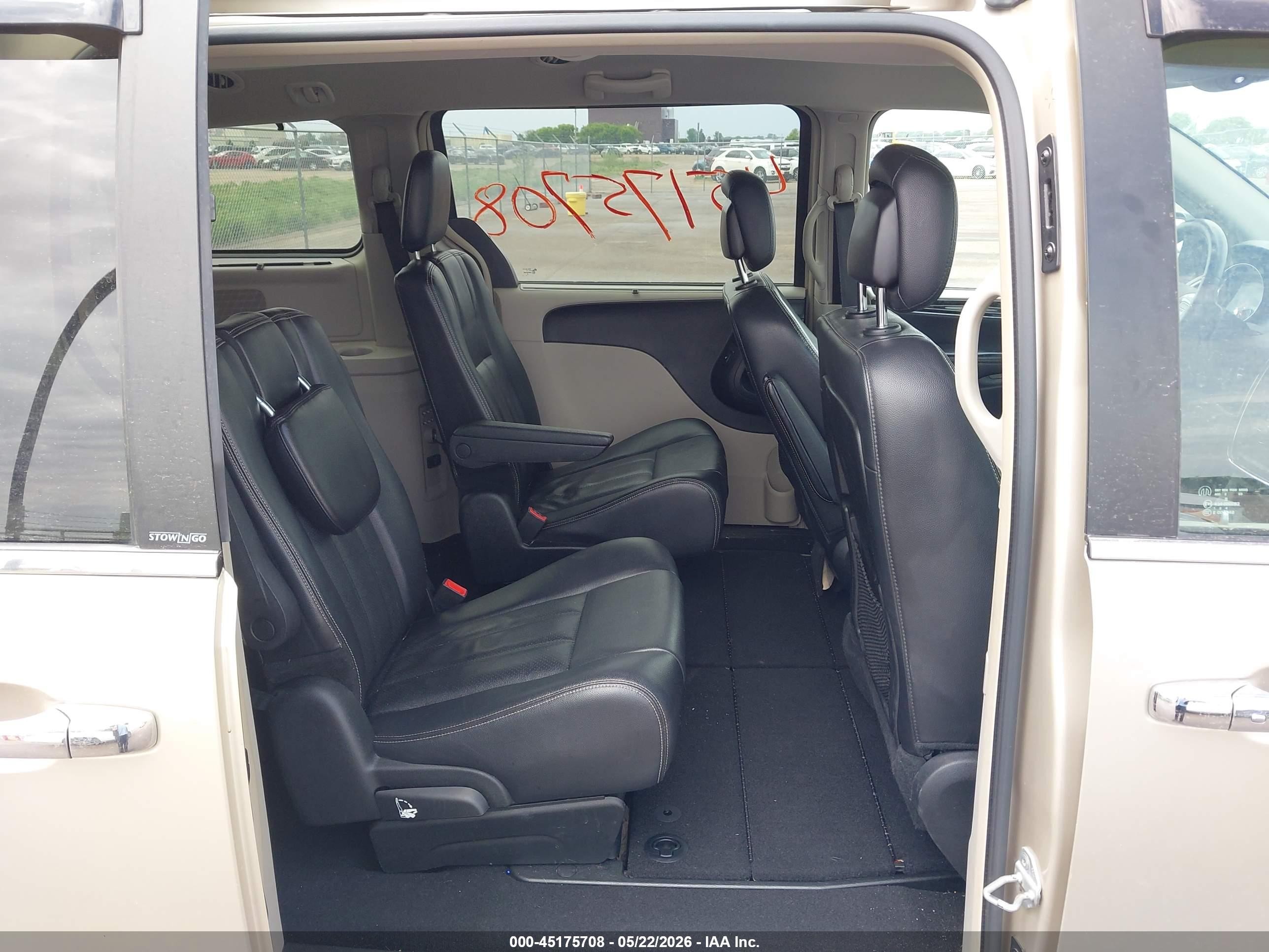 2013 Chrysler Town & Country Touring-l Gold vin: 2C4RC1CG6DR510524