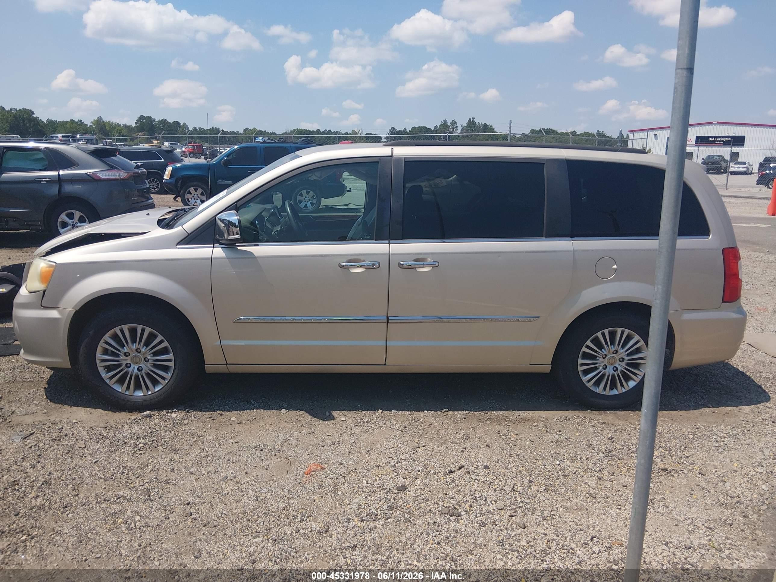 2013 Chrysler Town & Country Touring-l Tan vin: 2C4RC1CG6DR534581