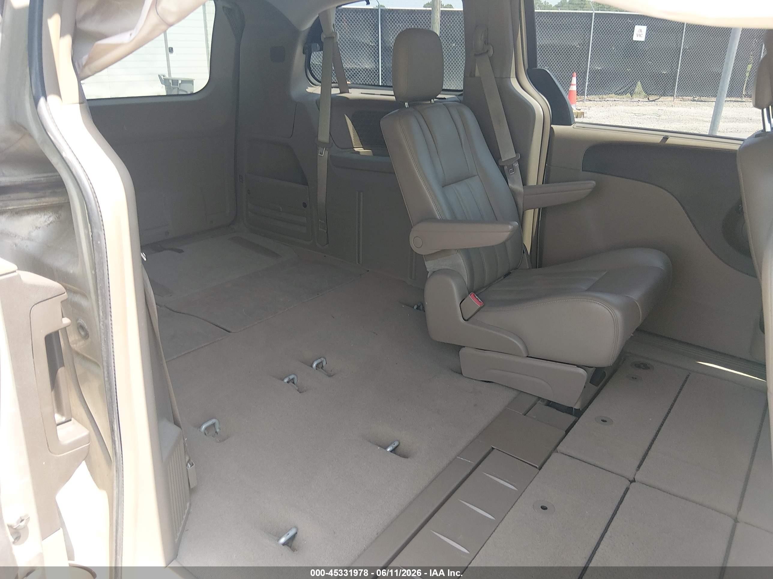 2013 Chrysler Town & Country Touring-l Tan vin: 2C4RC1CG6DR534581