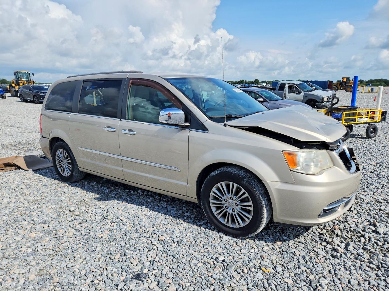2013 Chrysler Town & Country Touring L Желто-коричневый vin: 2C4RC1CG6DR667857