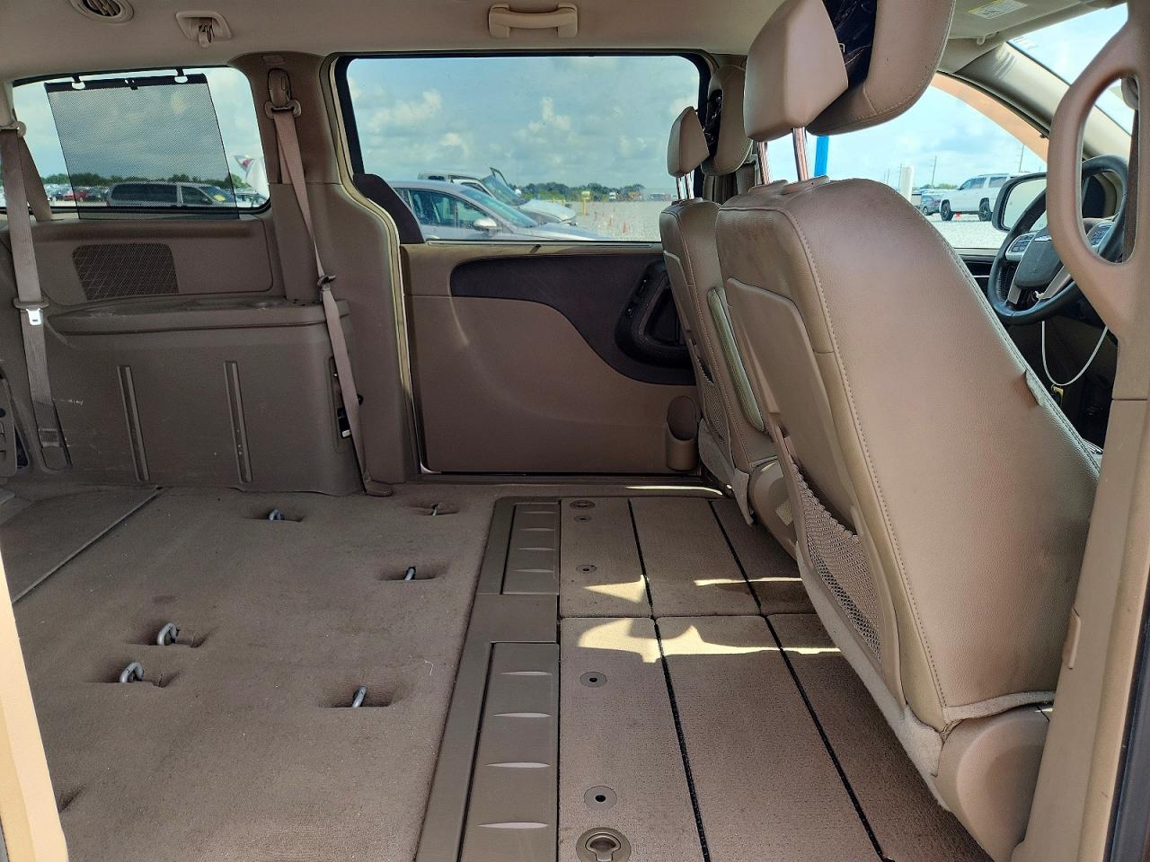 2013 Chrysler Town & Country Touring L Желто-коричневый vin: 2C4RC1CG6DR667857