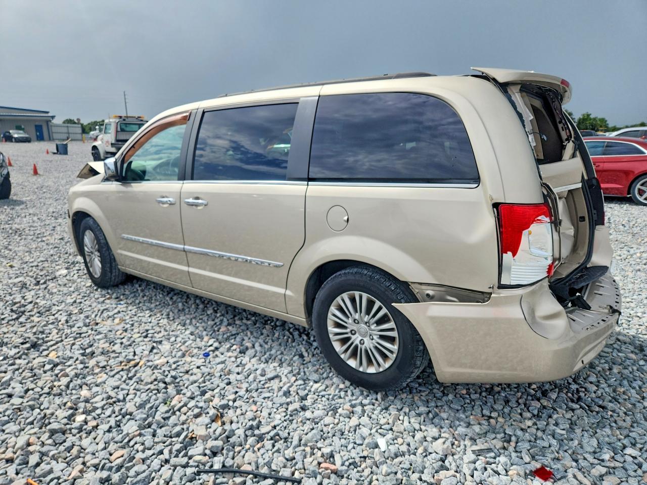 2013 Chrysler Town & Country Touring L Желто-коричневый vin: 2C4RC1CG6DR667857