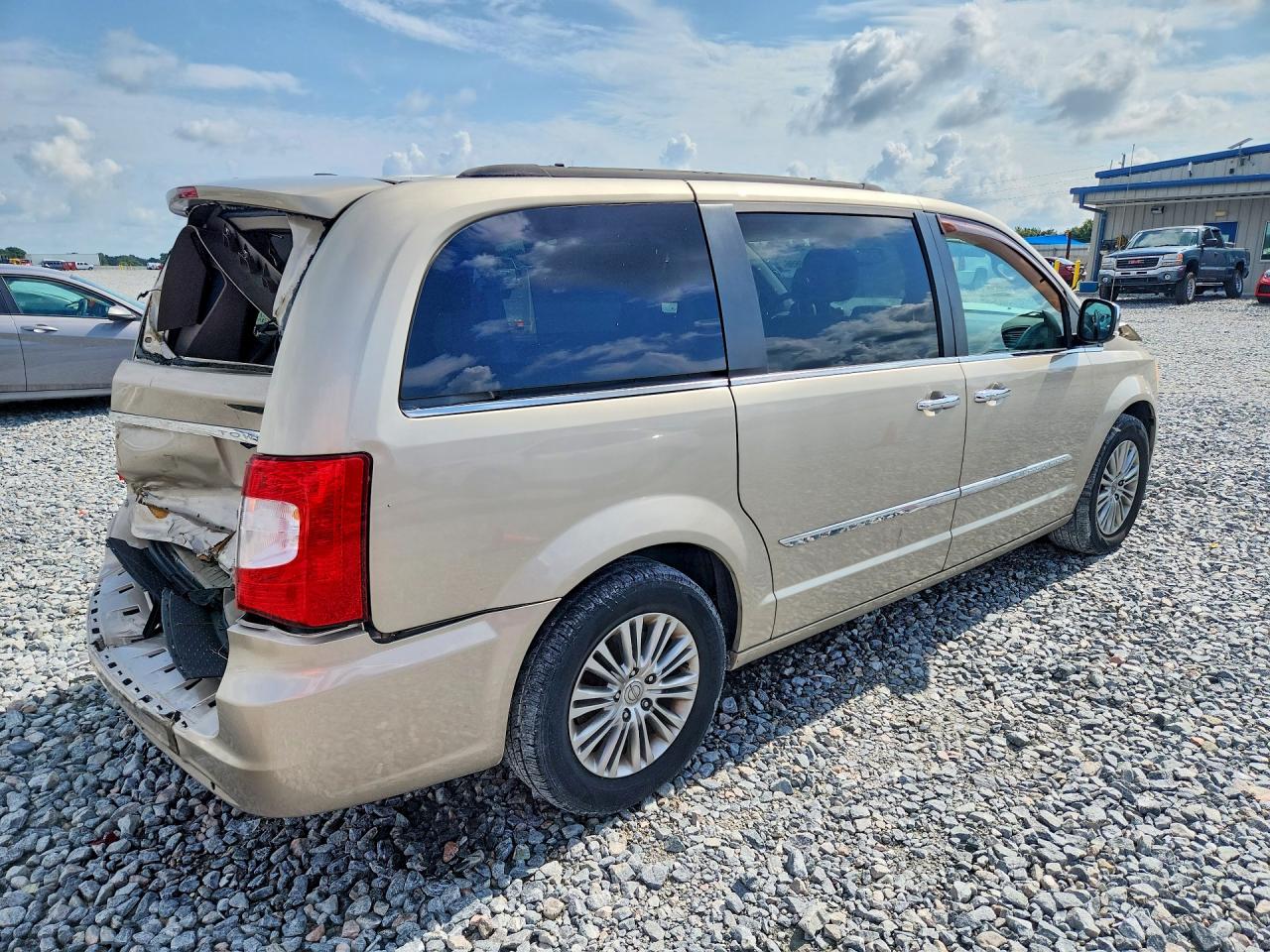 2013 Chrysler Town & Country Touring L Желто-коричневый vin: 2C4RC1CG6DR667857