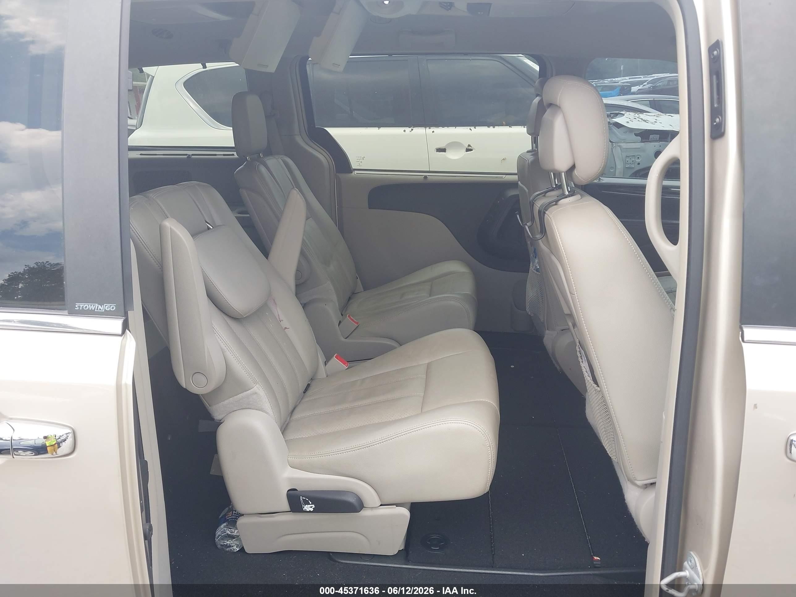2013 Chrysler Town & Country Touring-l Gold vin: 2C4RC1CG6DR712232