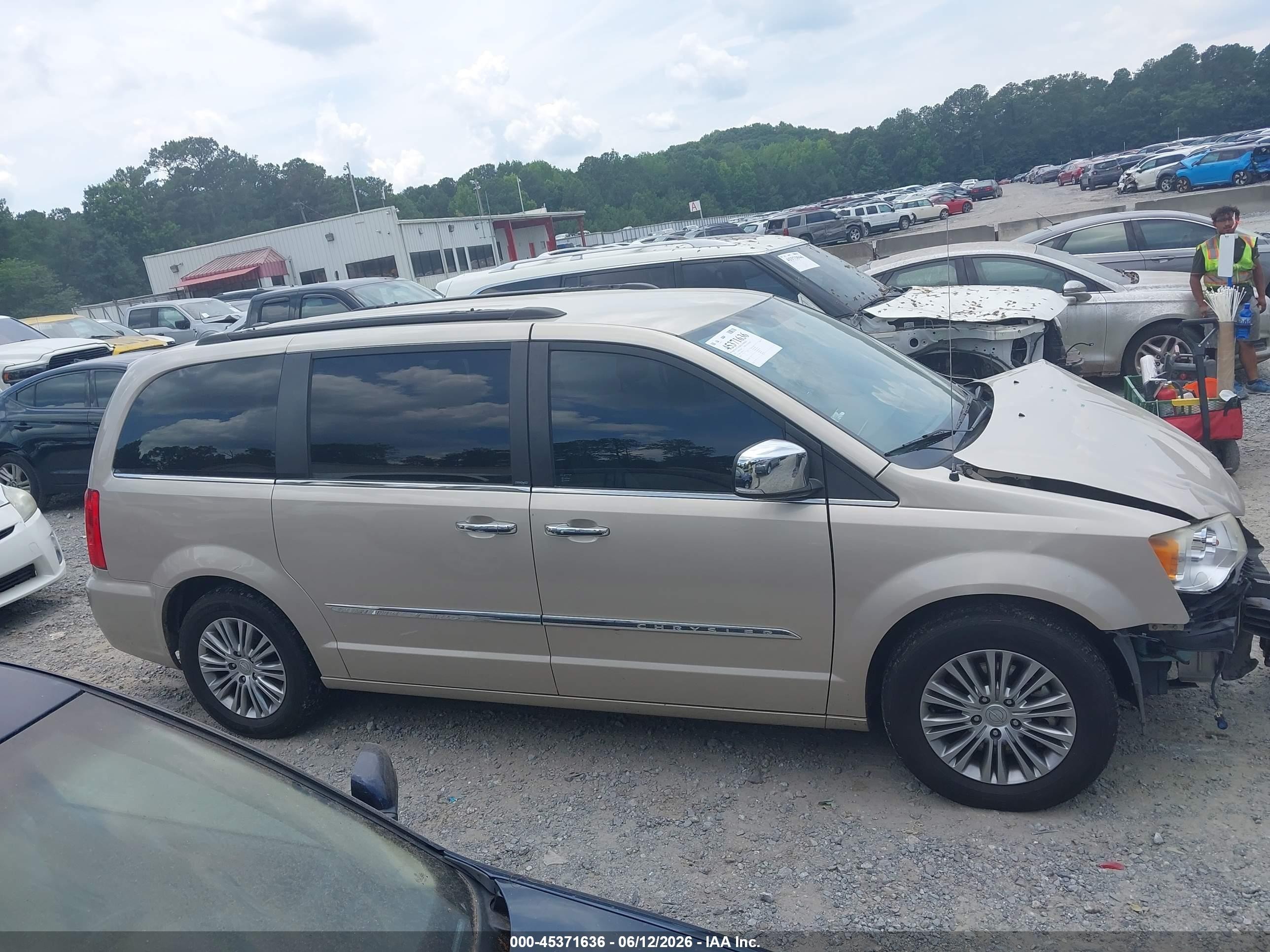 2013 Chrysler Town & Country Touring-l Gold vin: 2C4RC1CG6DR712232