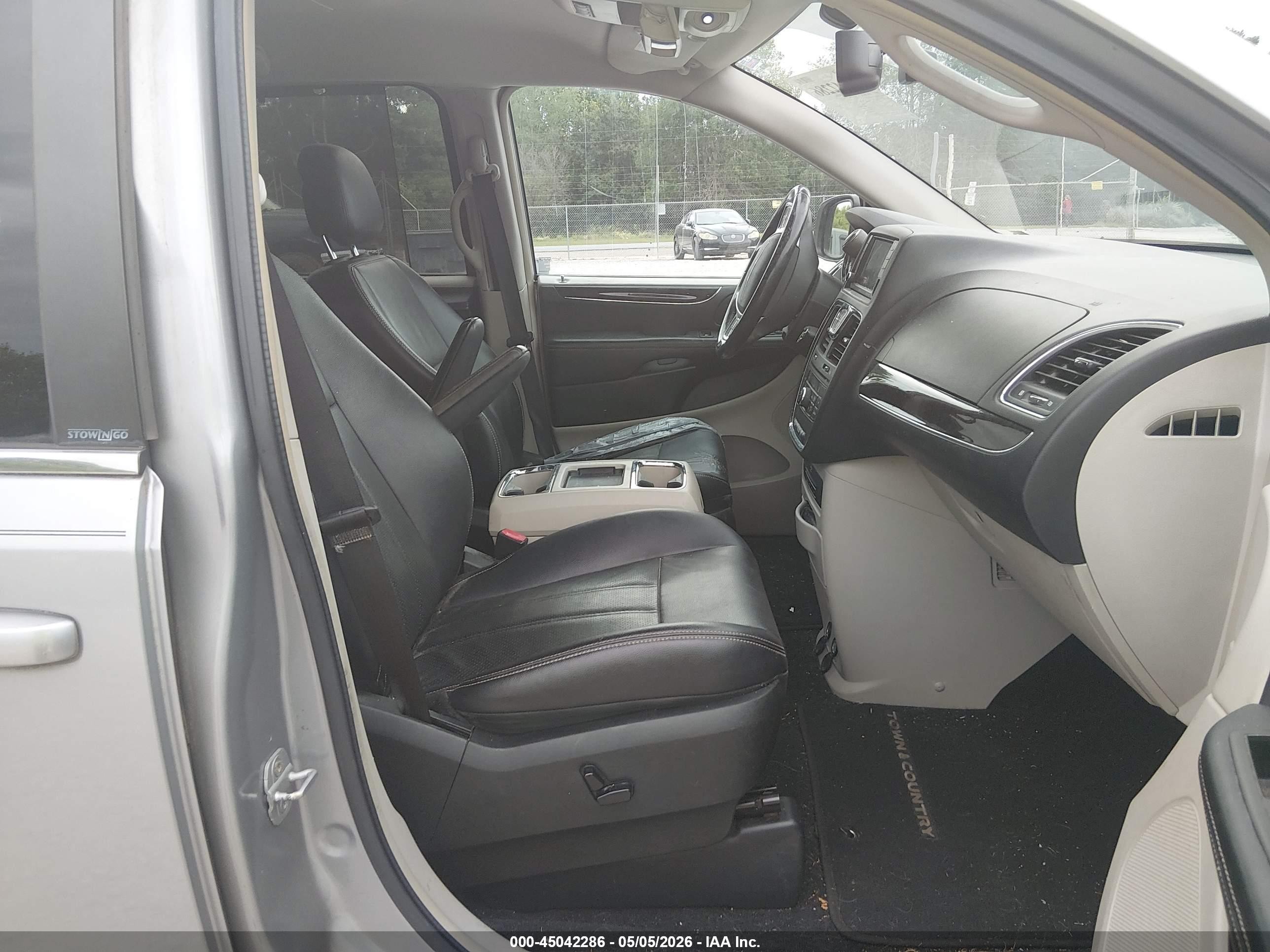 2013 Chrysler Town & Country Touring-l Silver vin: 2C4RC1CG6DR753301