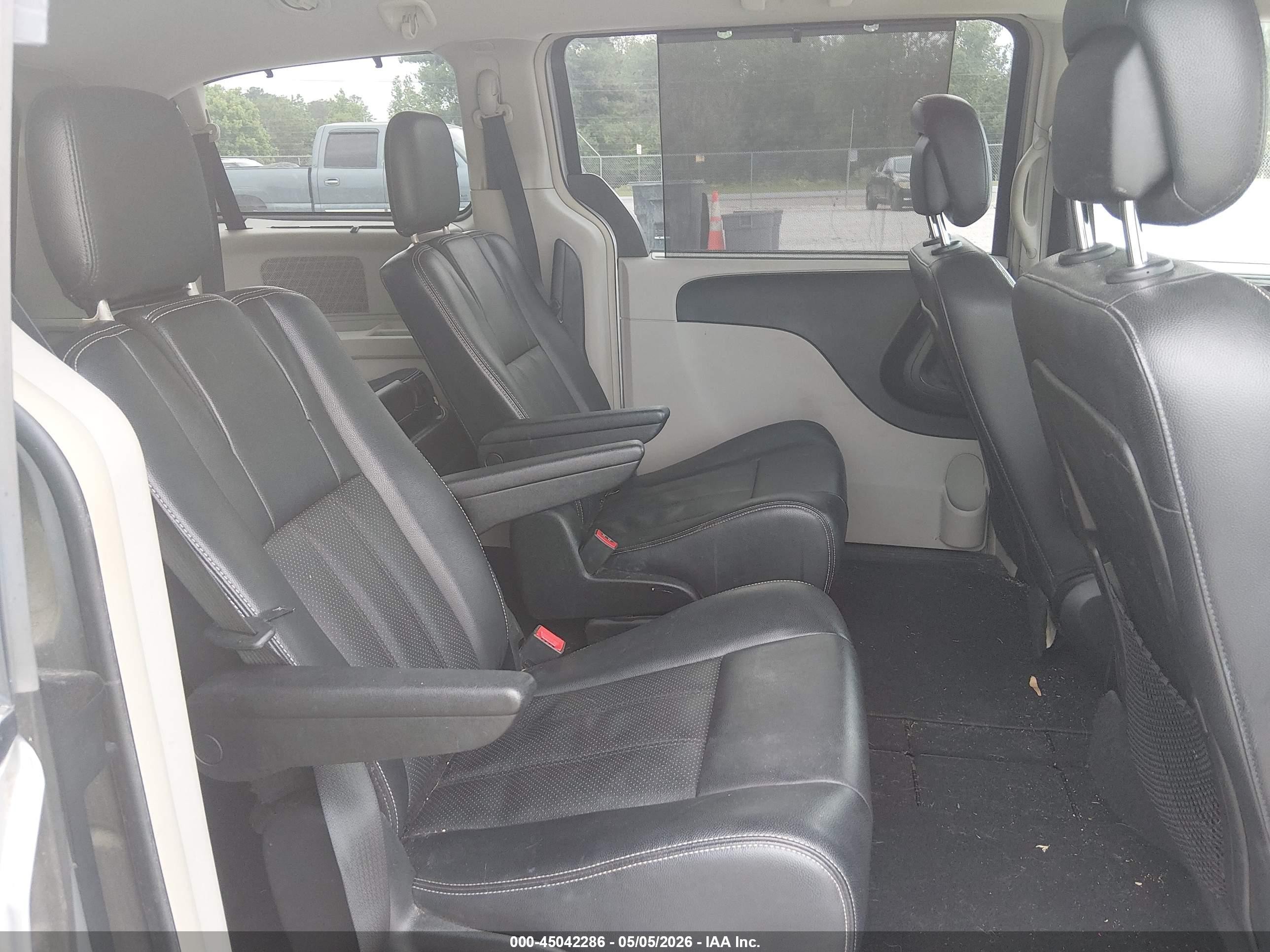 2013 Chrysler Town & Country Touring-l Silver vin: 2C4RC1CG6DR753301