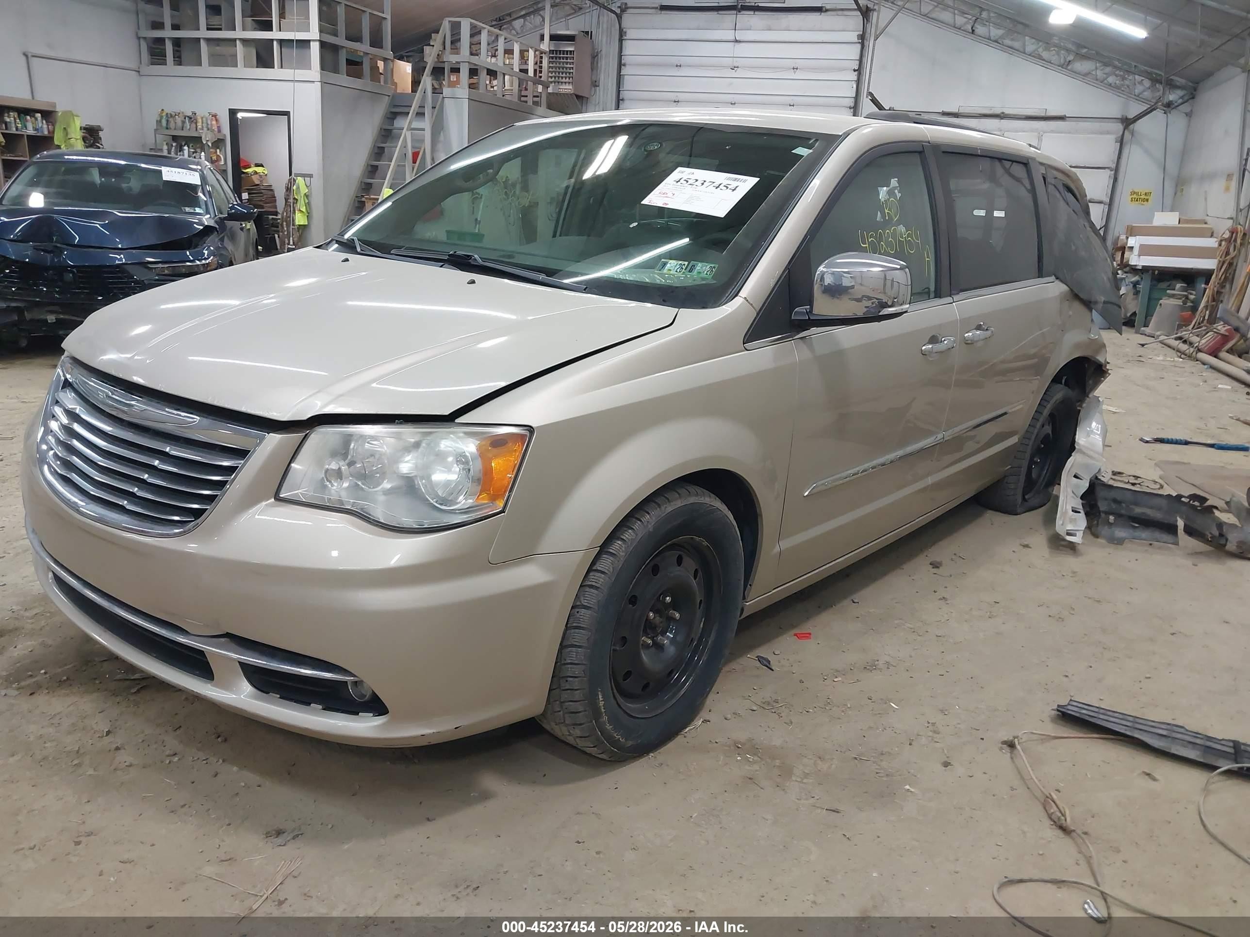 2013 Chrysler Town & Country Touring-l Gold vin: 2C4RC1CG6DR810340