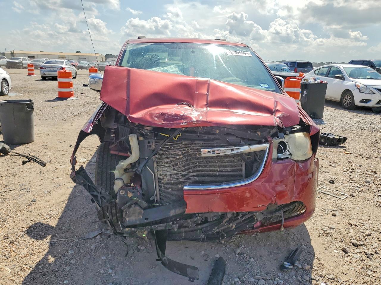 2014 Chrysler Town & Country Touring L Red vin: 2C4RC1CG6ER108813