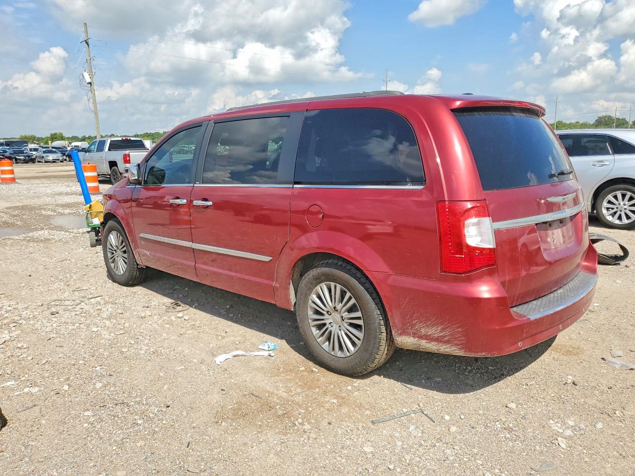 2014 Chrysler Town & Country Touring L Red vin: 2C4RC1CG6ER108813