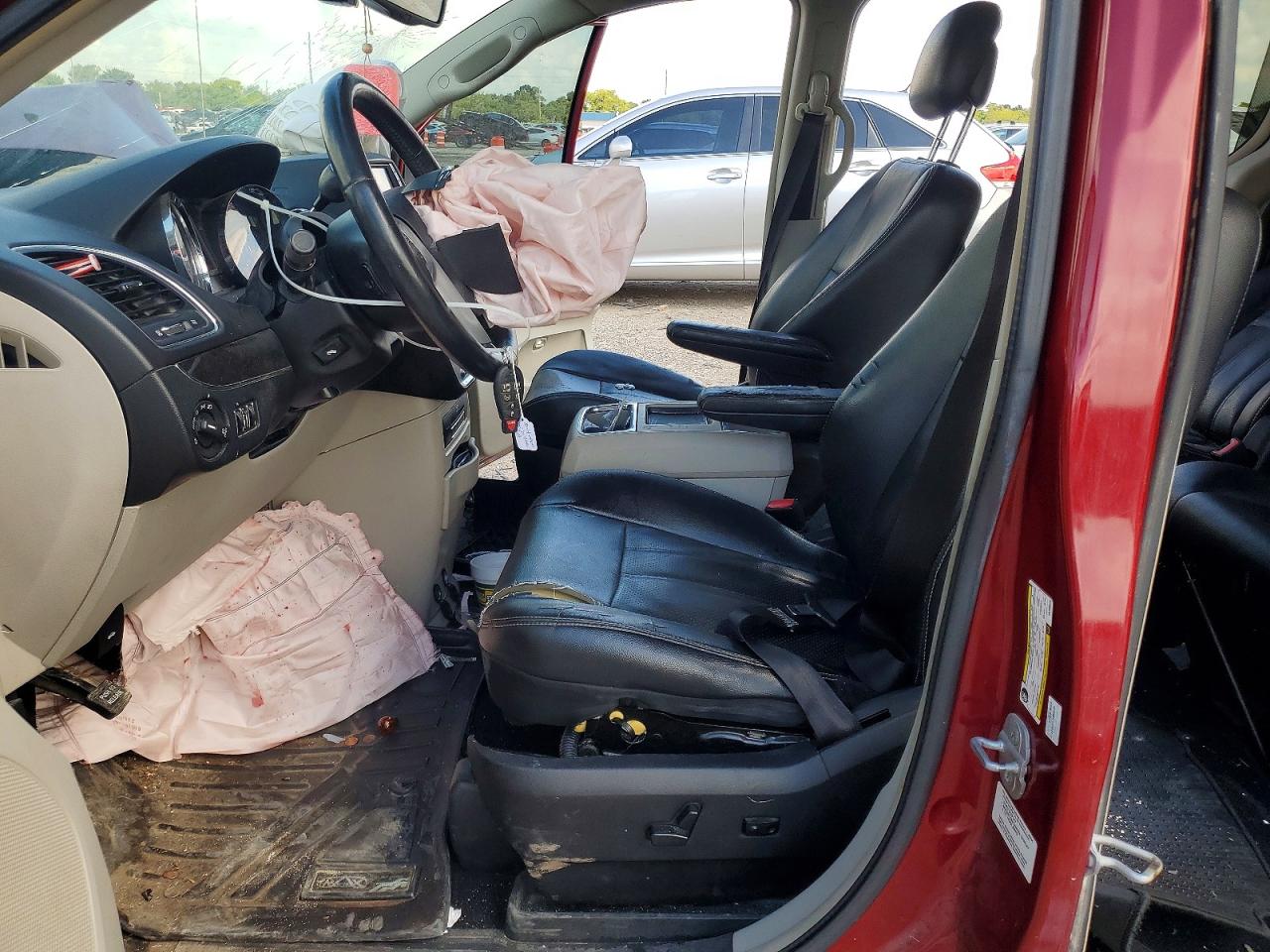 2014 Chrysler Town & Country Touring L Red vin: 2C4RC1CG6ER108813