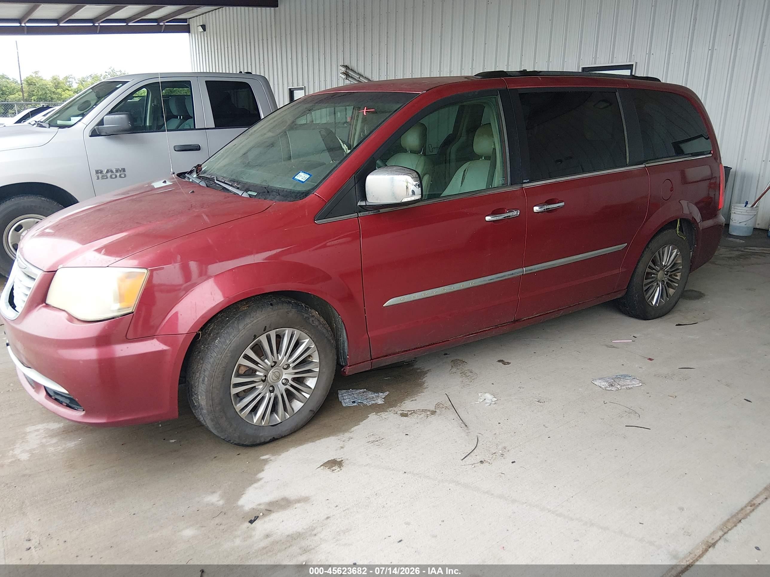 2014 Chrysler Town & Country Touring-l Red vin: 2C4RC1CG6ER116281