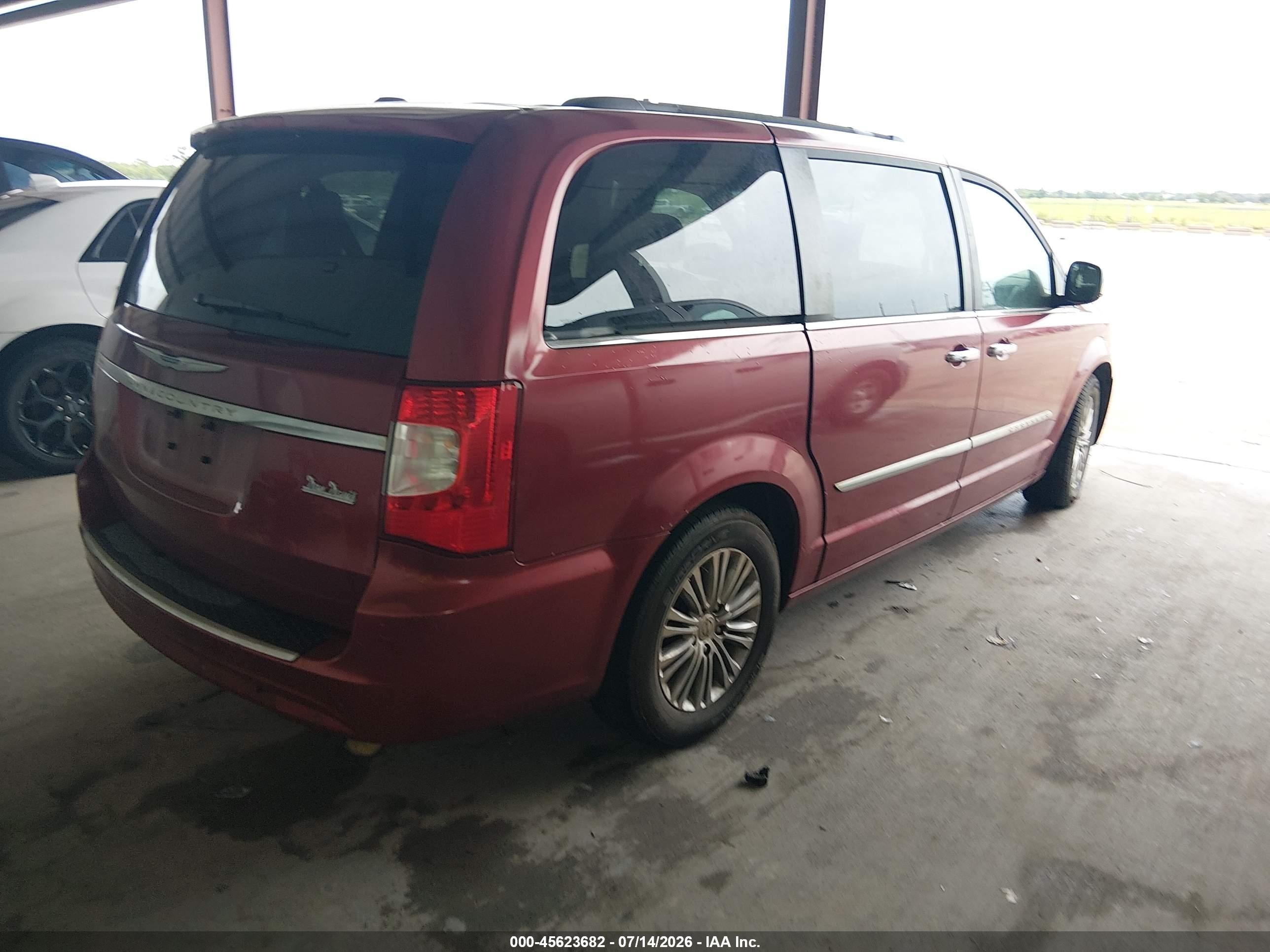 2014 Chrysler Town & Country Touring-l Red vin: 2C4RC1CG6ER116281