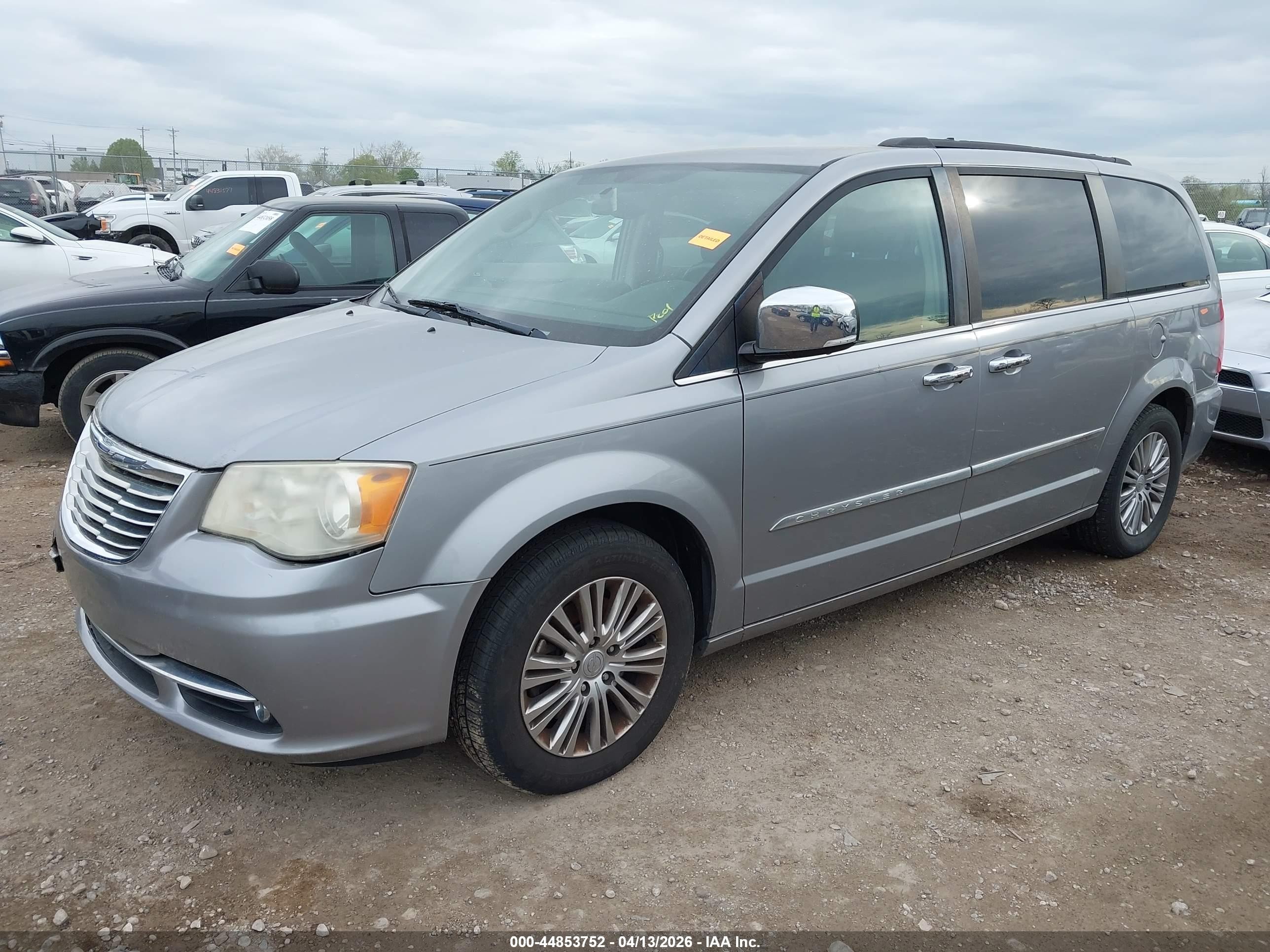 2014 Chrysler Town & Country Touring-l Silver vin: 2C4RC1CG6ER174715