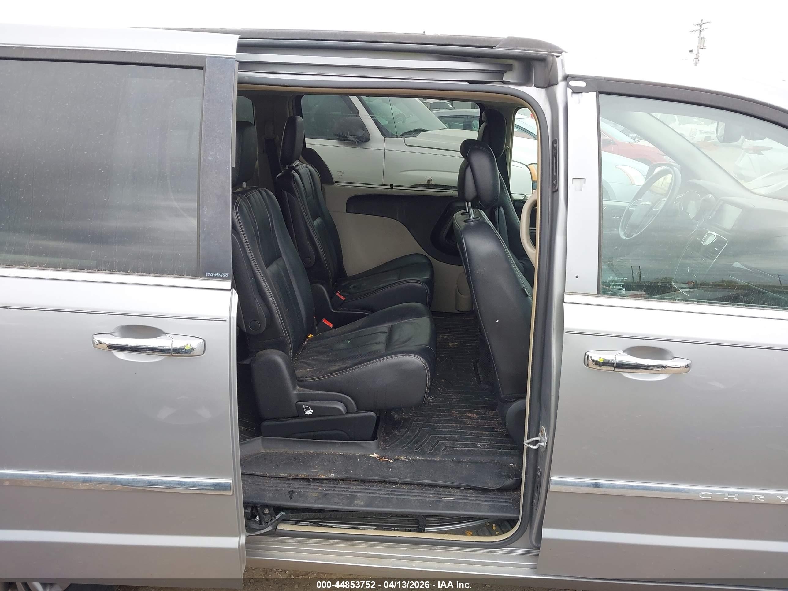2014 Chrysler Town & Country Touring-l Silver vin: 2C4RC1CG6ER174715