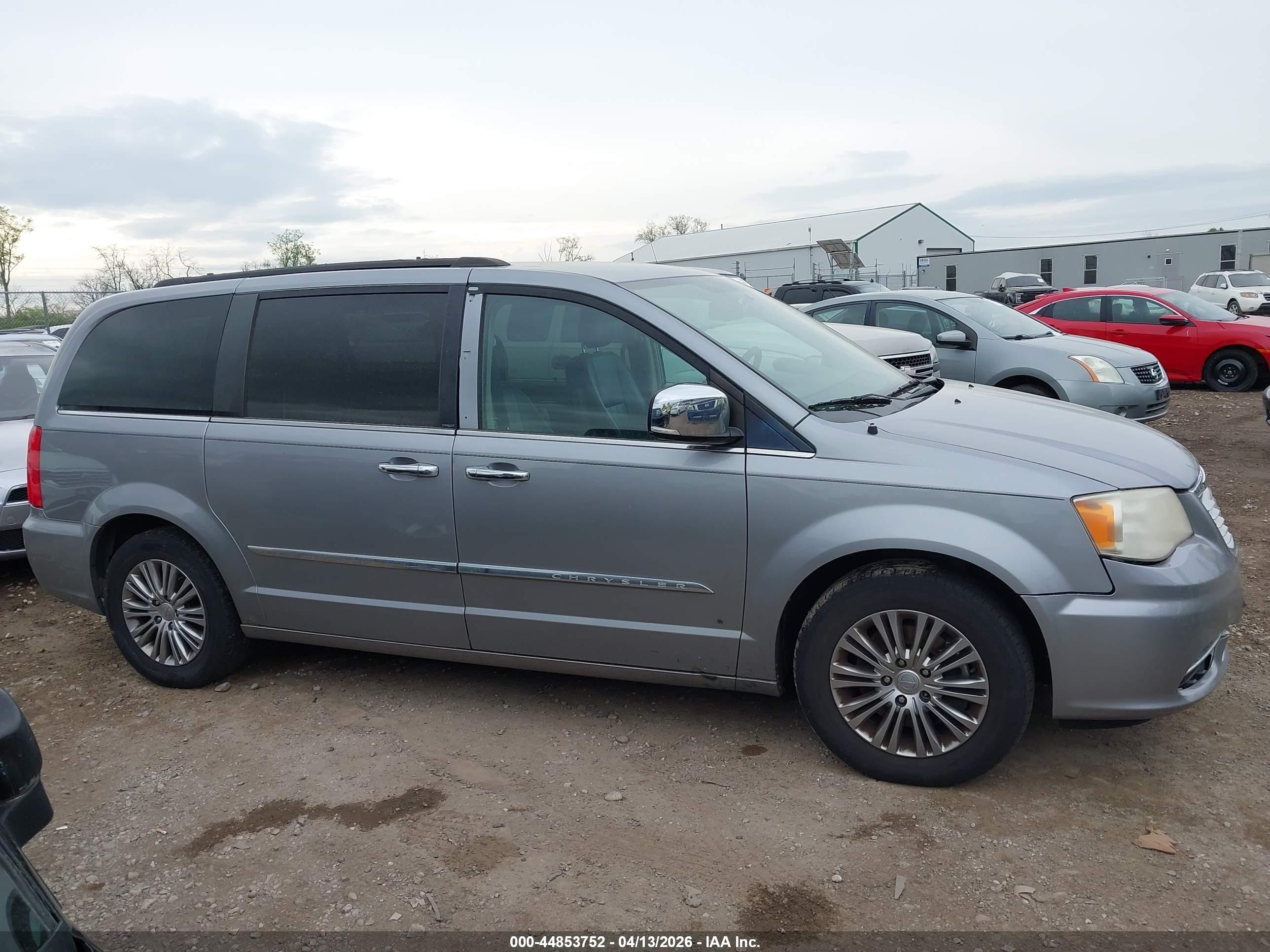 2014 Chrysler Town & Country Touring-l Silver vin: 2C4RC1CG6ER174715