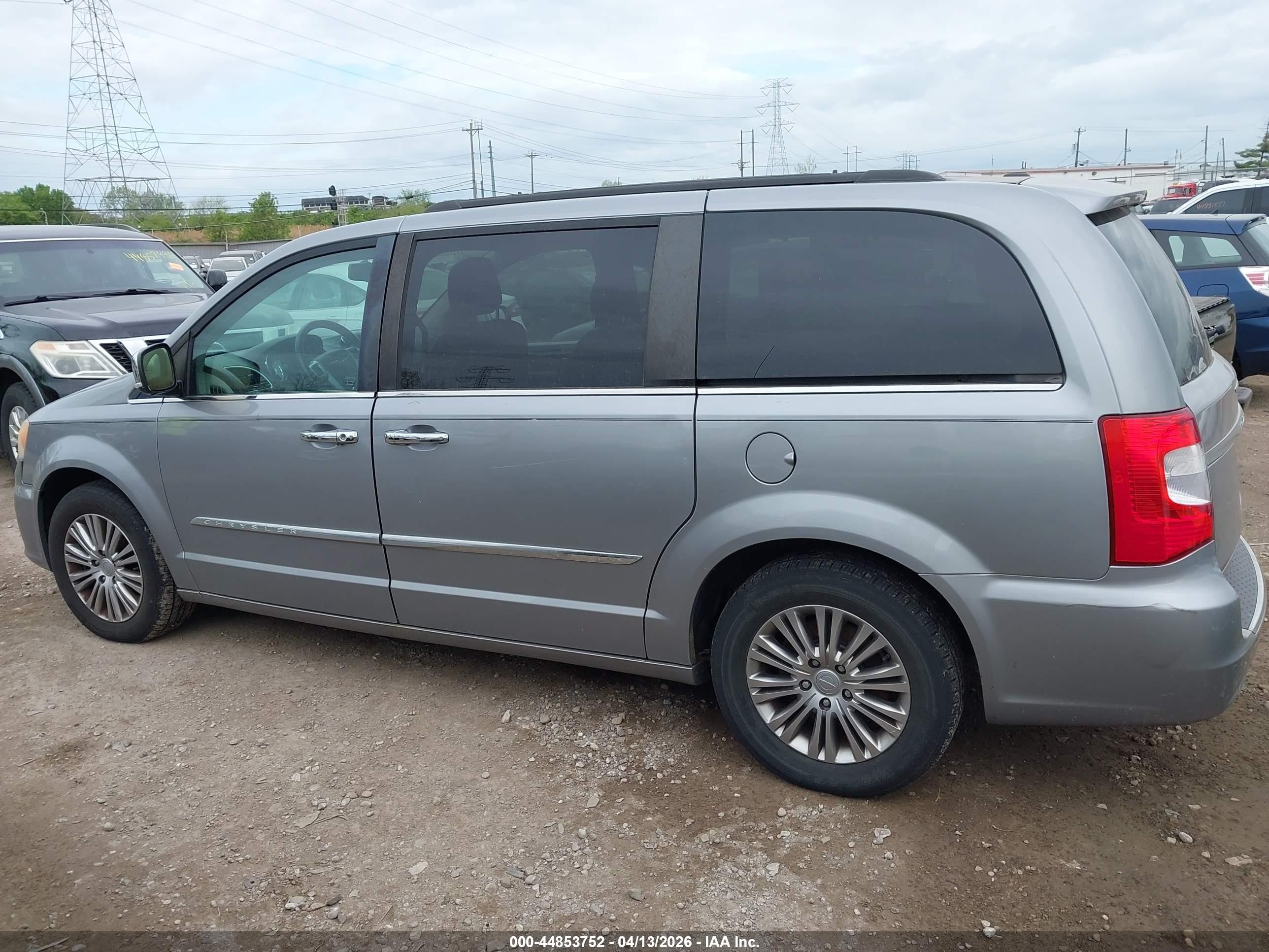 2014 Chrysler Town & Country Touring-l Silver vin: 2C4RC1CG6ER174715