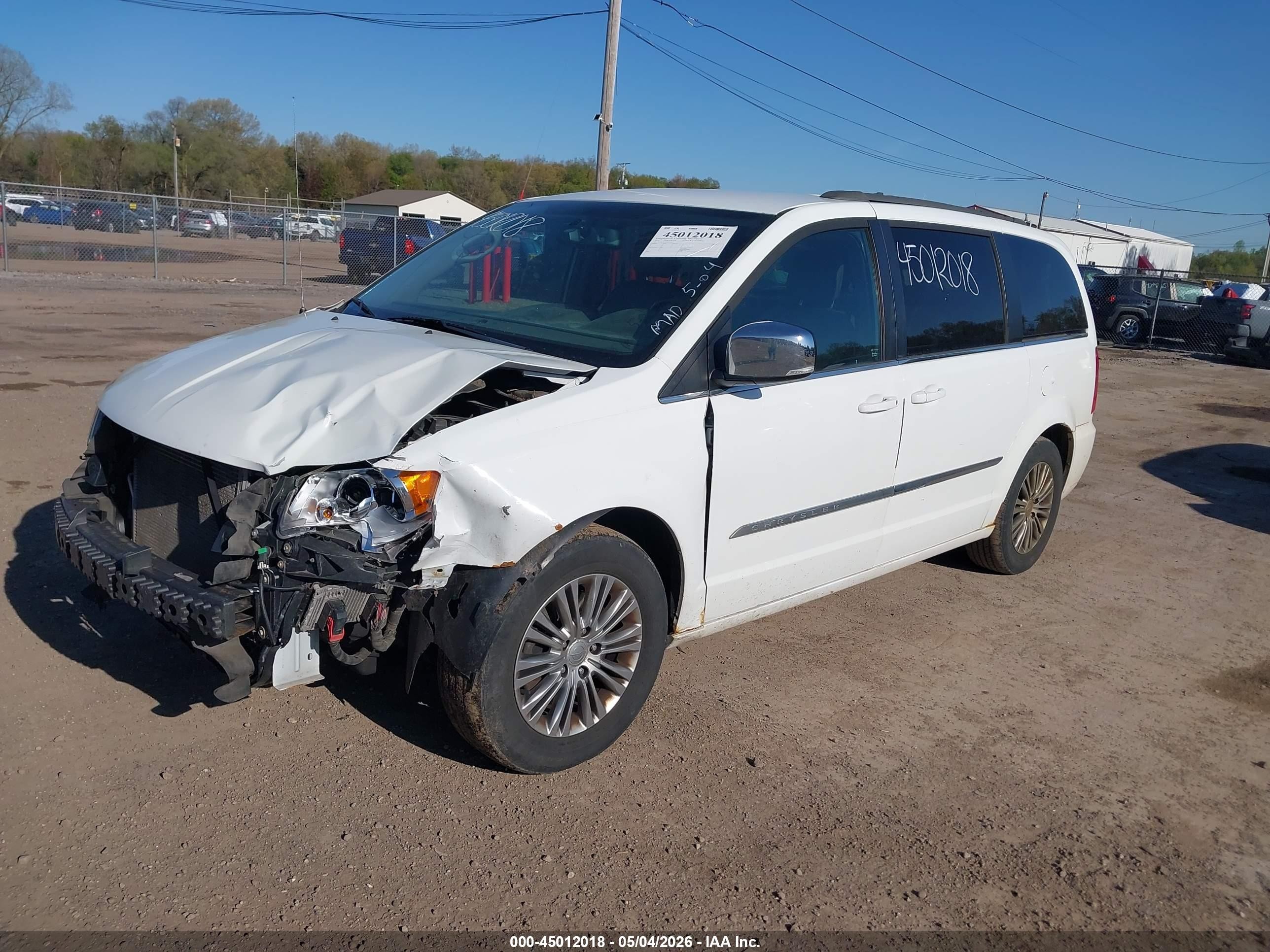 2014 Chrysler Town & Country Touring-l White vin: 2C4RC1CG6ER214839
