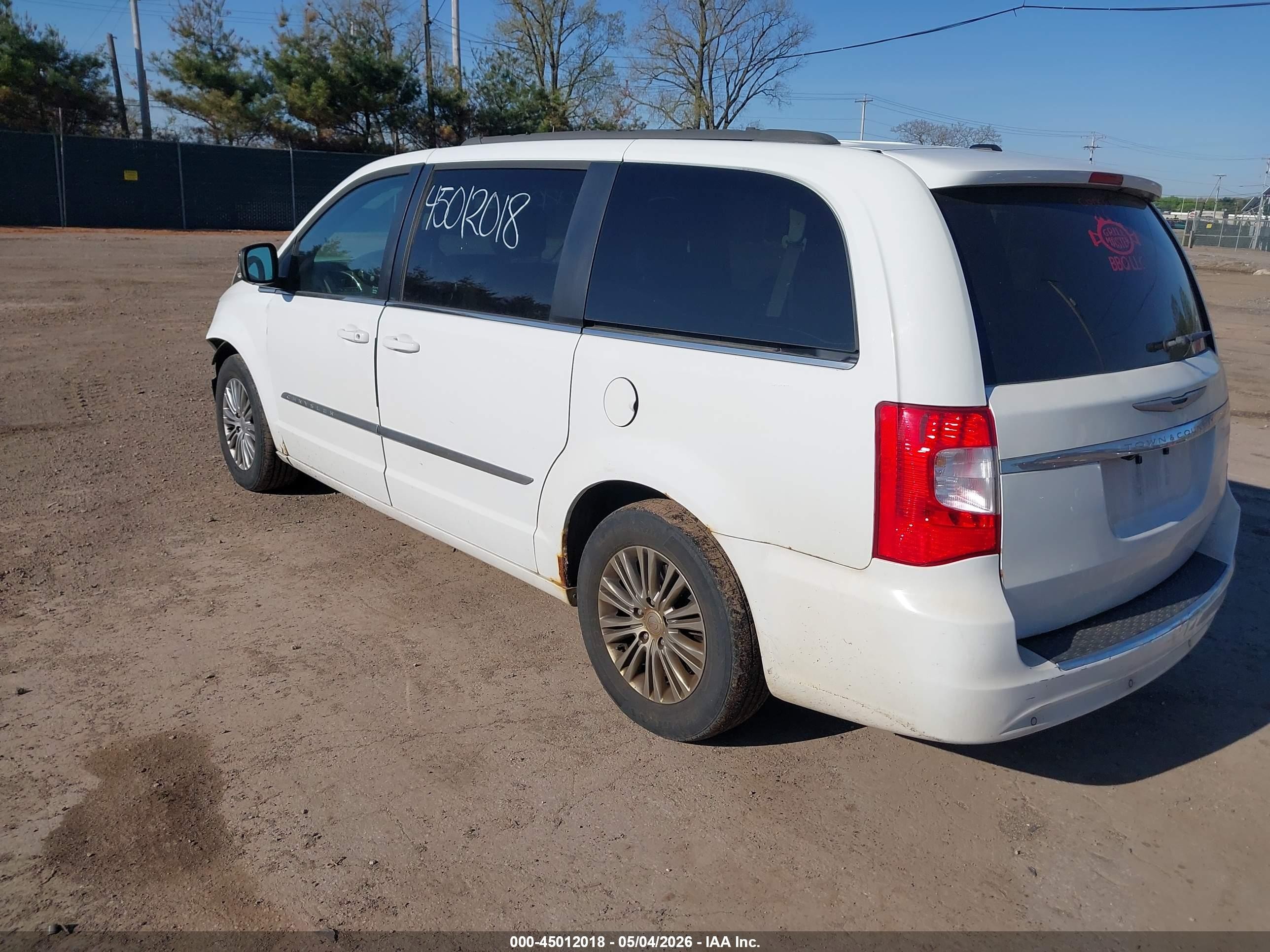 2014 Chrysler Town & Country Touring-l White vin: 2C4RC1CG6ER214839