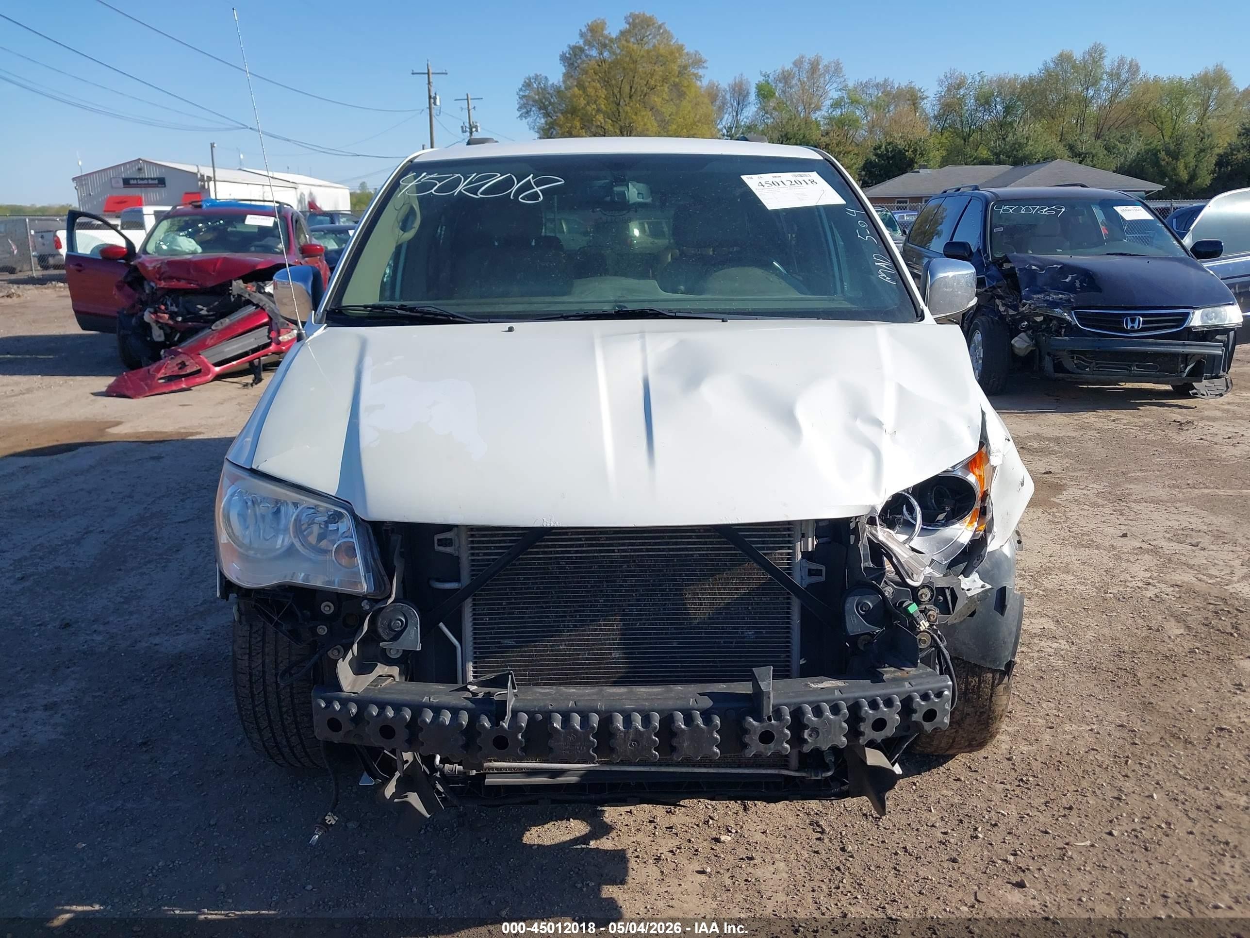 2014 Chrysler Town & Country Touring-l White vin: 2C4RC1CG6ER214839