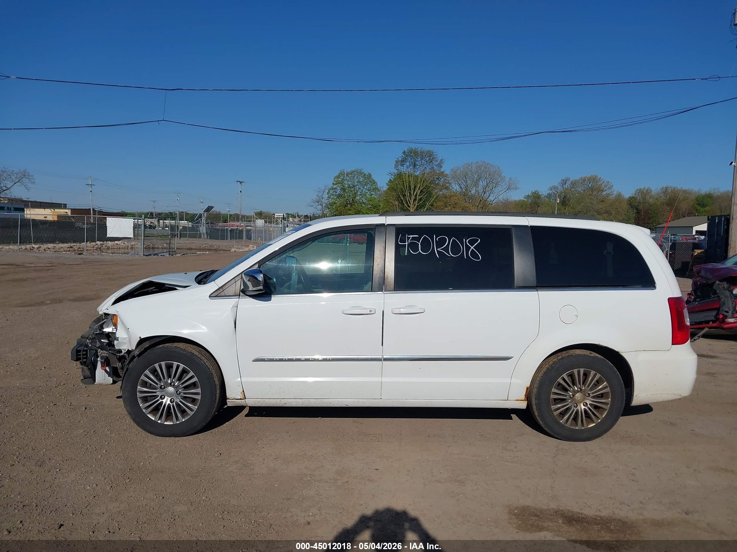 2014 Chrysler Town & Country Touring-l White vin: 2C4RC1CG6ER214839