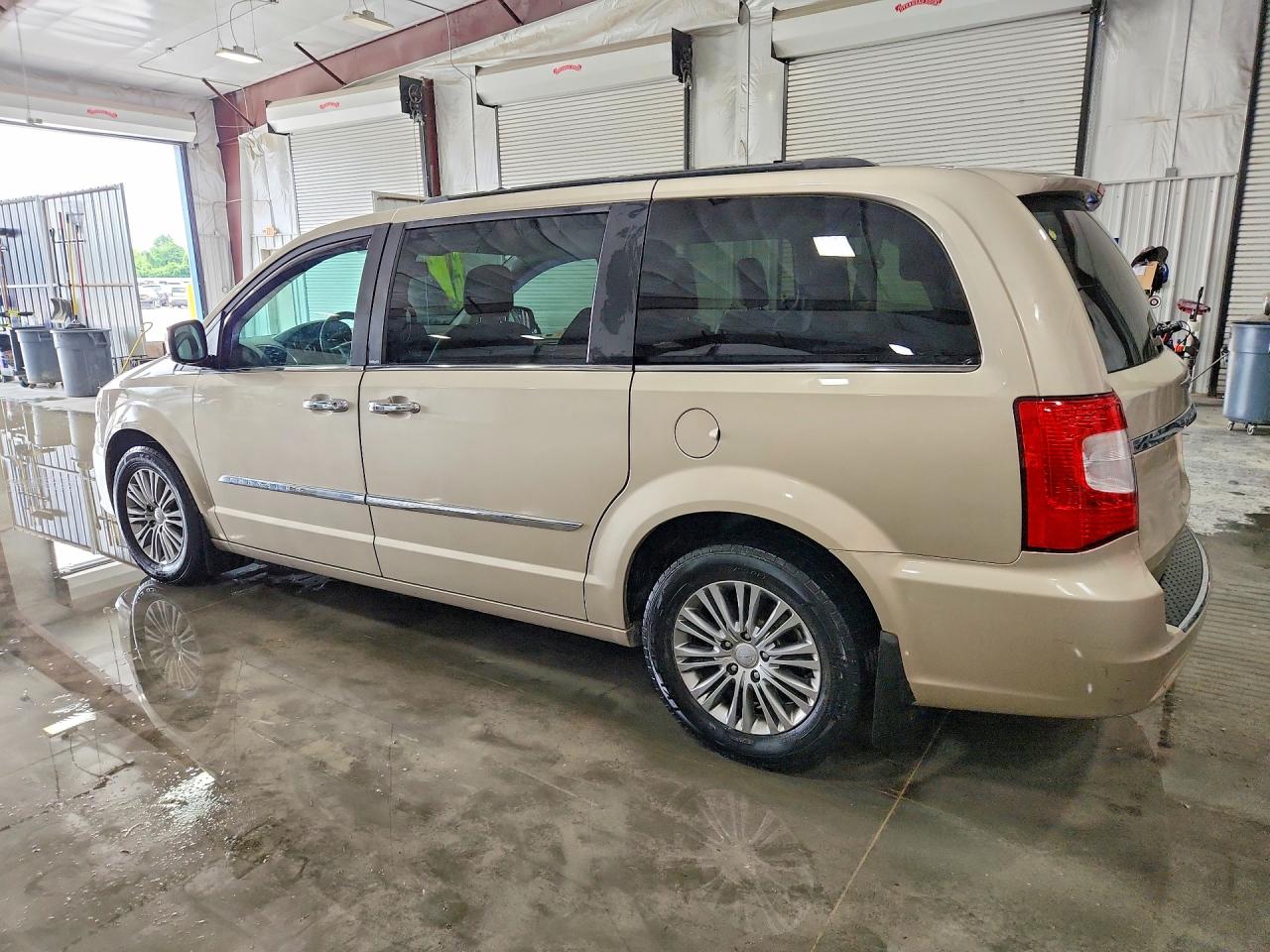 2014 Chrysler Town & Country Touring L Gold vin: 2C4RC1CG6ER236548