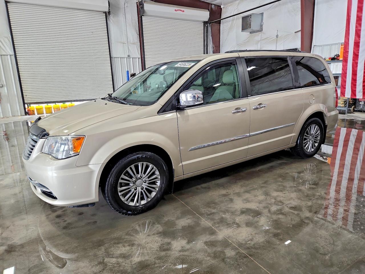 2014 Chrysler Town & Country Touring L Gold vin: 2C4RC1CG6ER236548