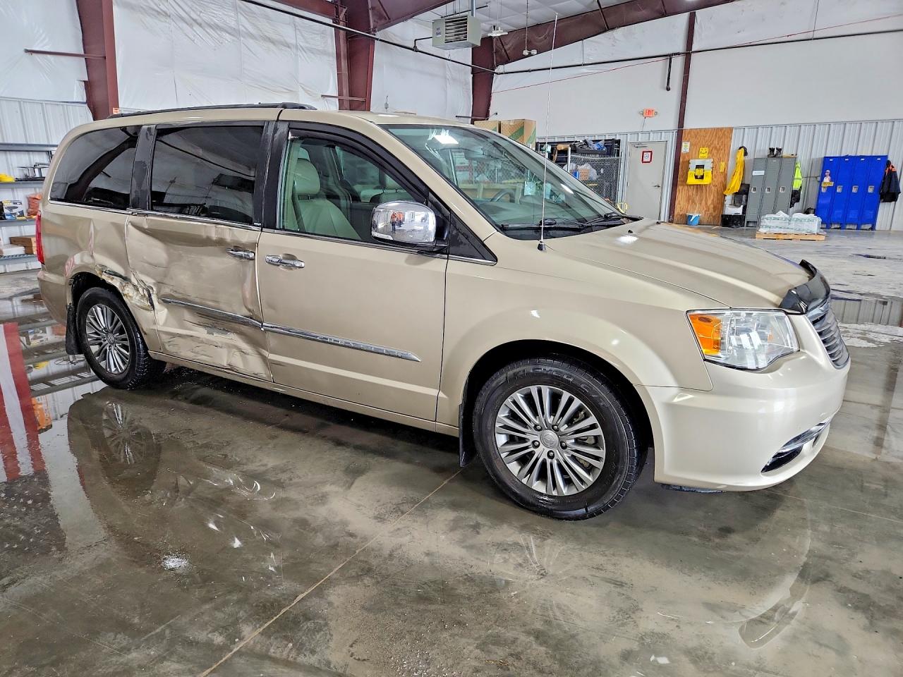 2014 Chrysler Town & Country Touring L Gold vin: 2C4RC1CG6ER236548