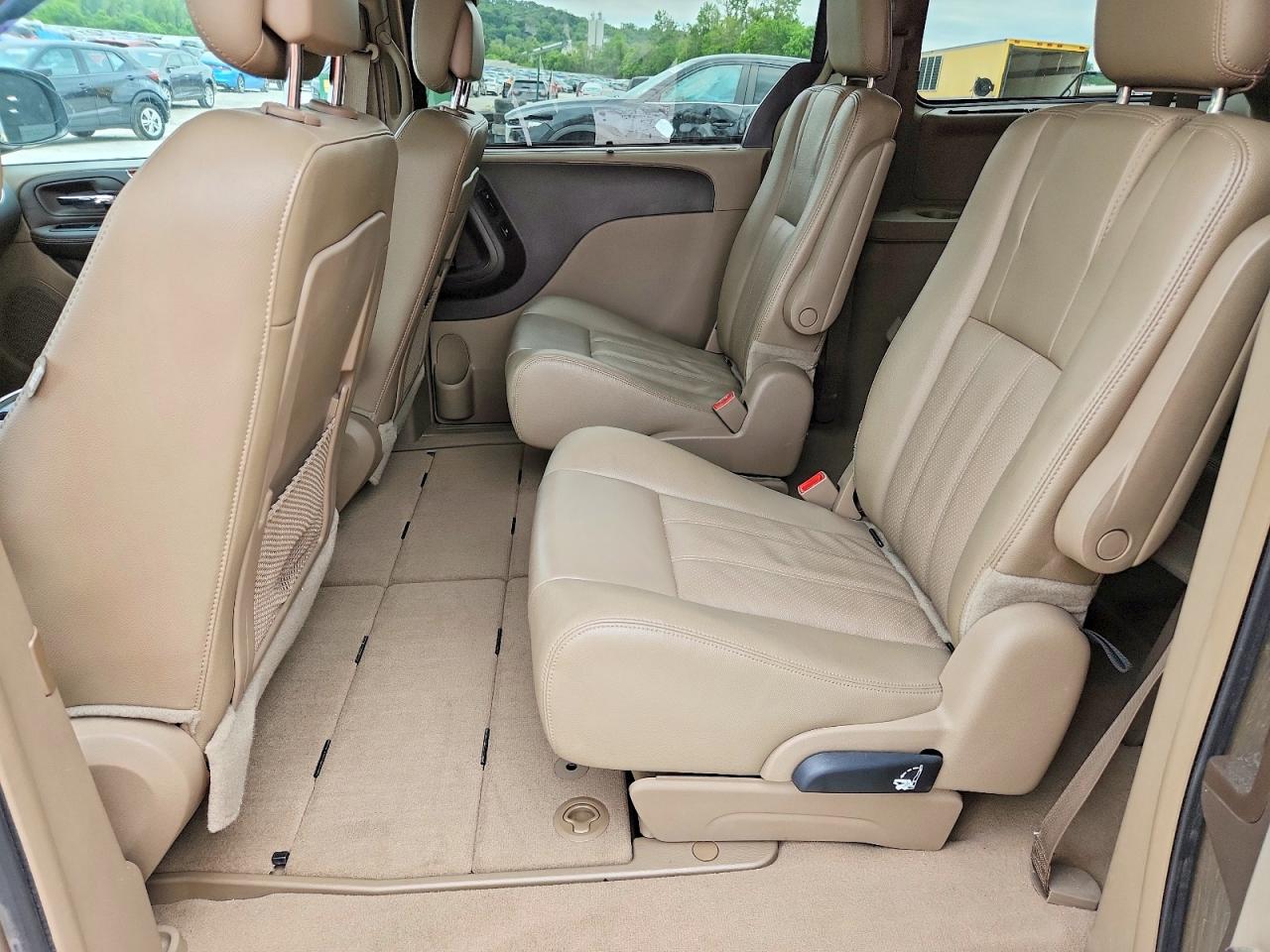 2014 Chrysler Town & Country Touring L Gold vin: 2C4RC1CG6ER236548