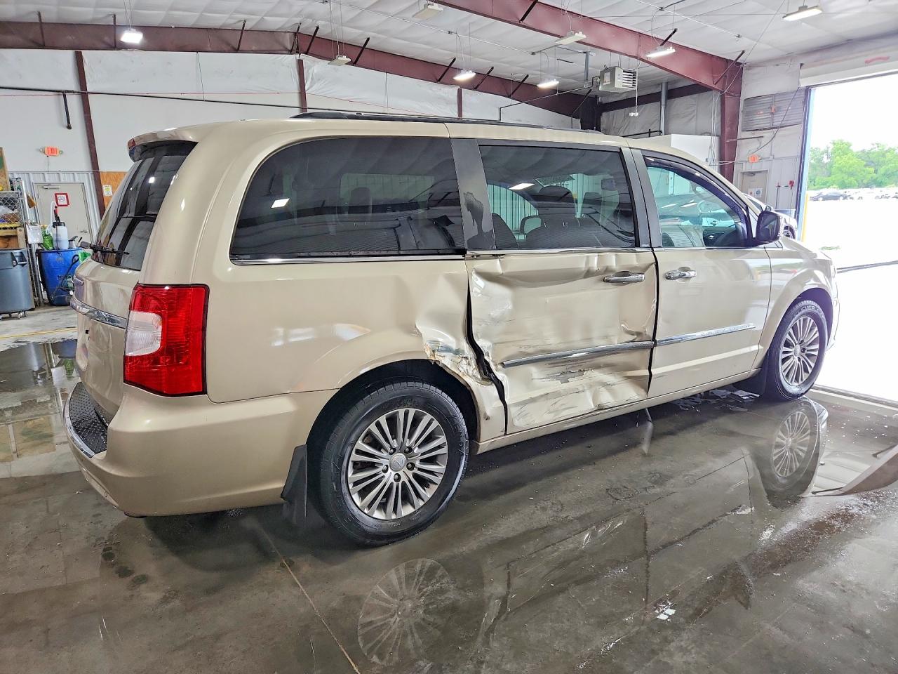 2014 Chrysler Town & Country Touring L Gold vin: 2C4RC1CG6ER236548