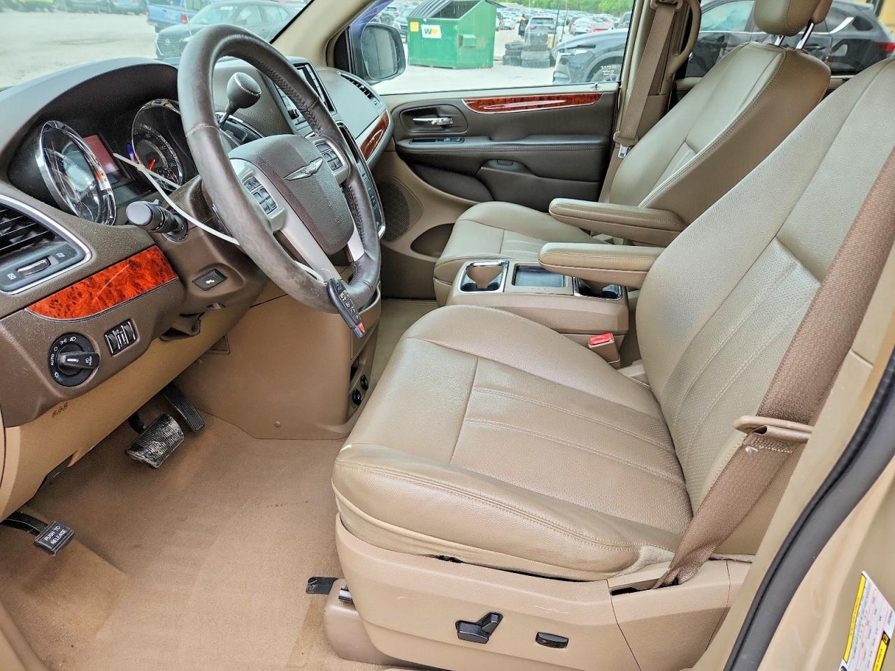 2014 Chrysler Town & Country Touring L Gold vin: 2C4RC1CG6ER236548