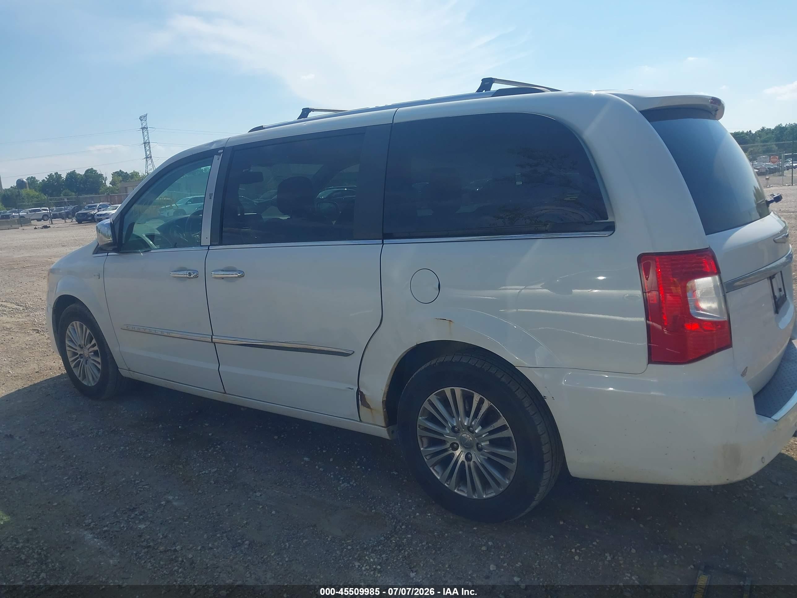 2014 Chrysler Town & Country Touring-l 30th Anniversary White vin: 2C4RC1CG6ER297348