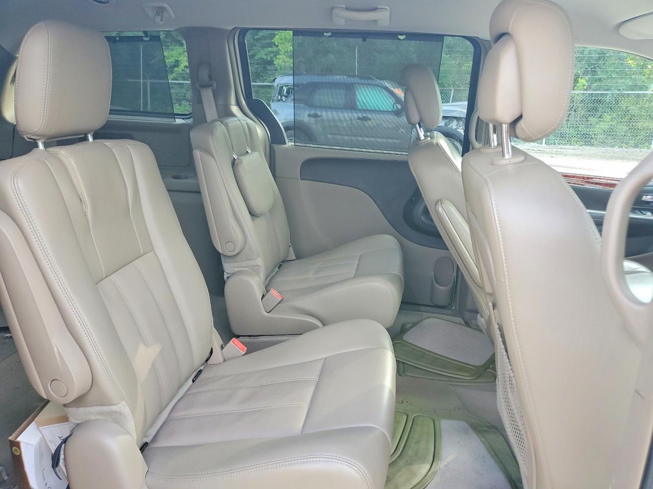 2015 Chrysler Town & Country Touring L Cream vin: 2C4RC1CG6FR522224