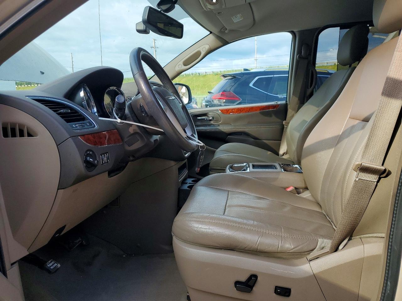2015 Chrysler Town & Country Touring L Cream vin: 2C4RC1CG6FR522224
