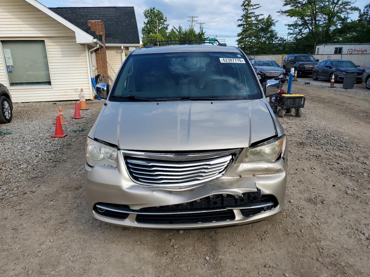 2015 Chrysler Town & Country Touring L Cream vin: 2C4RC1CG6FR522224